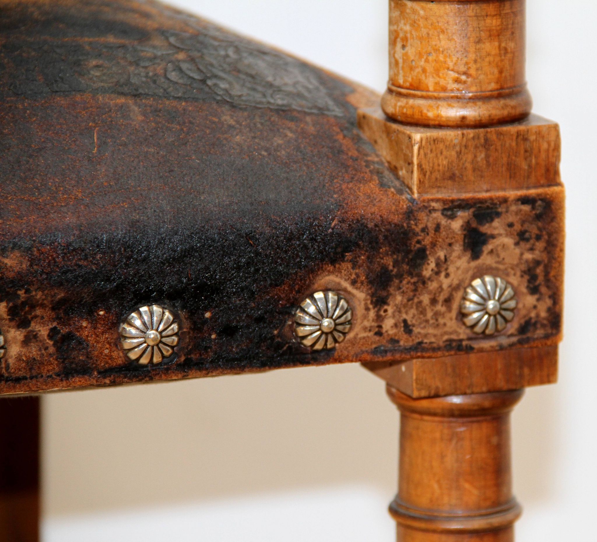 Paire de fauteuils style Henri II