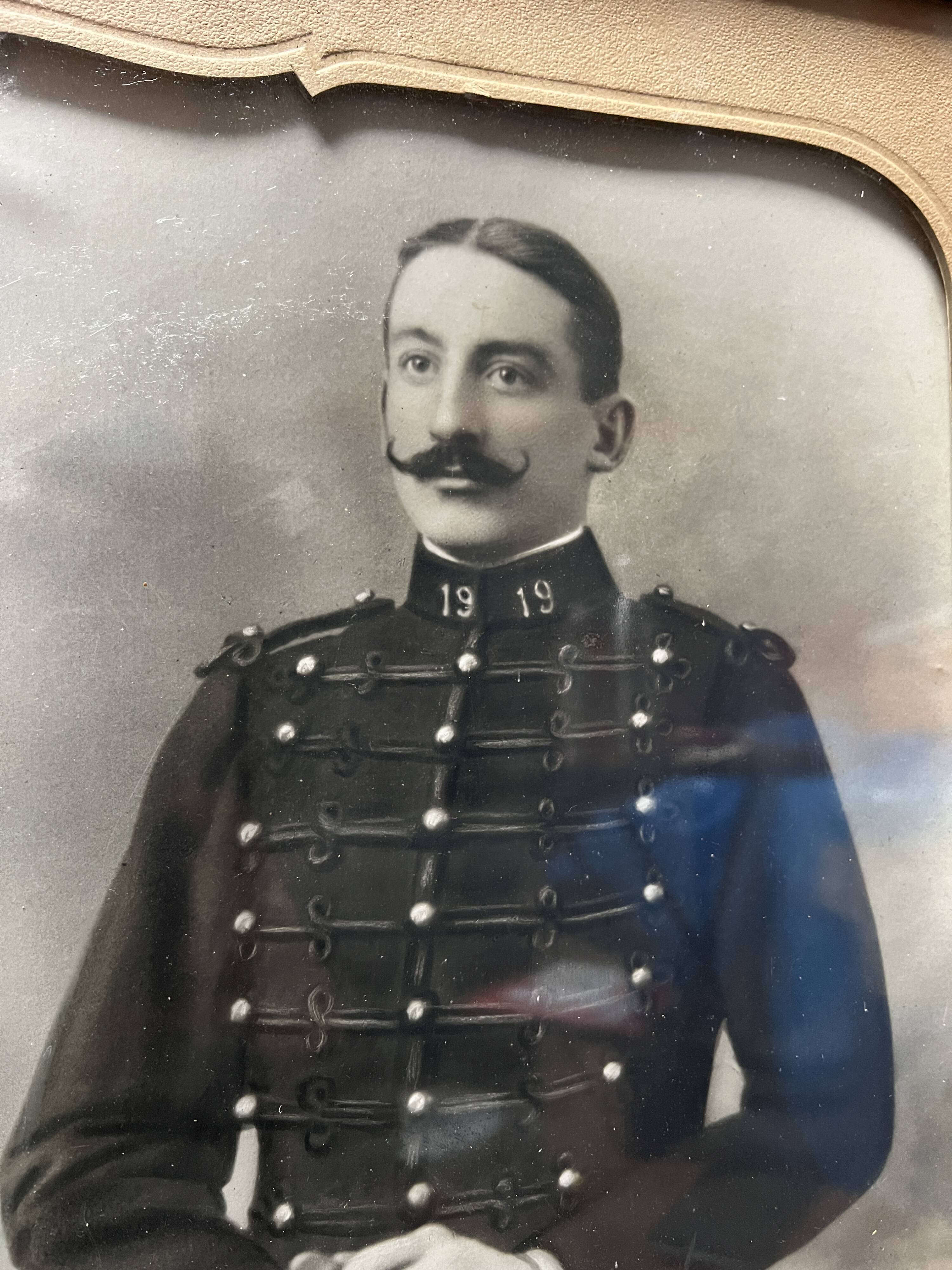 Photographie d'un soldat encadrée