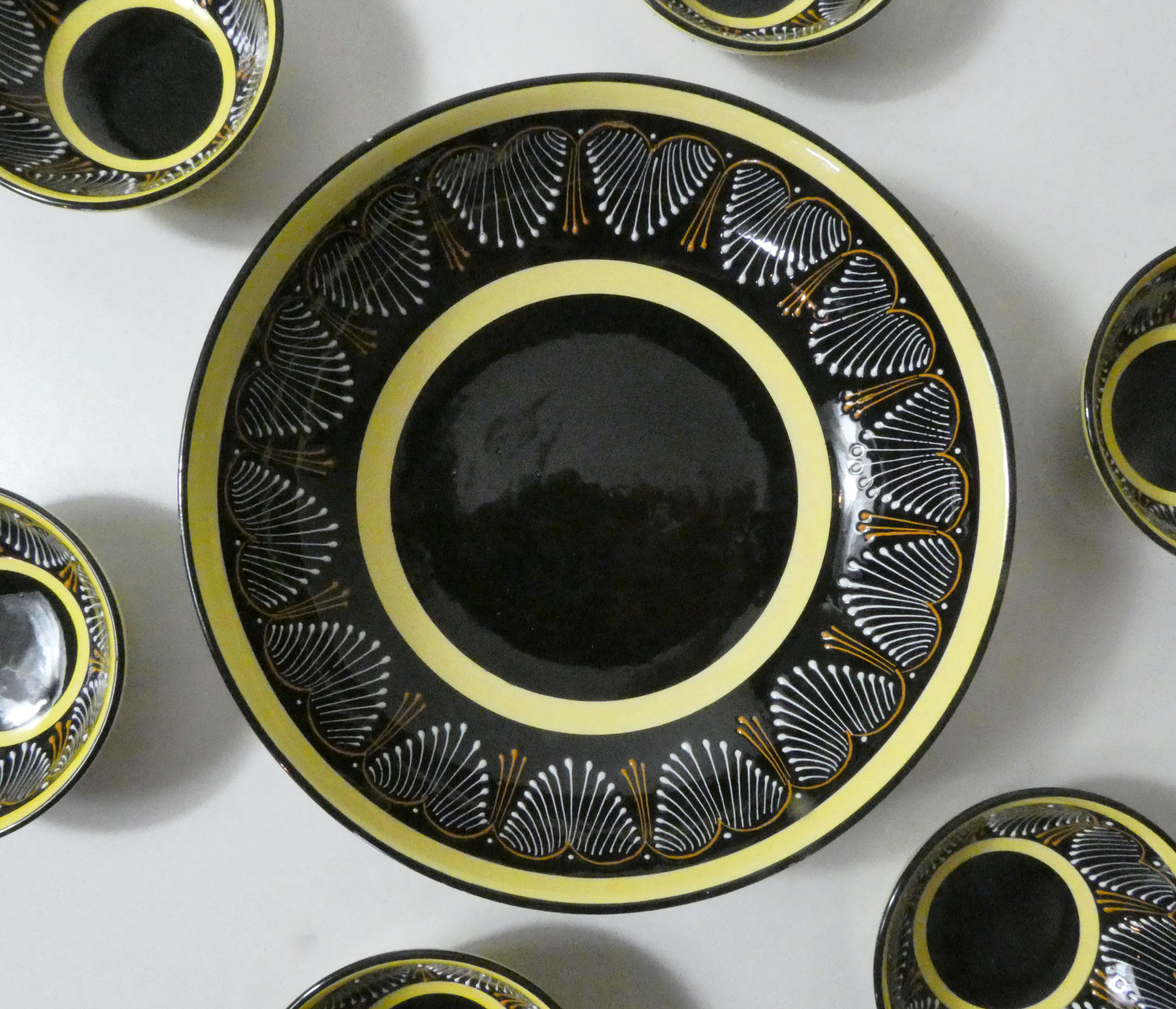 Henriot Quimper coupelles et saladier perlé noir jaune