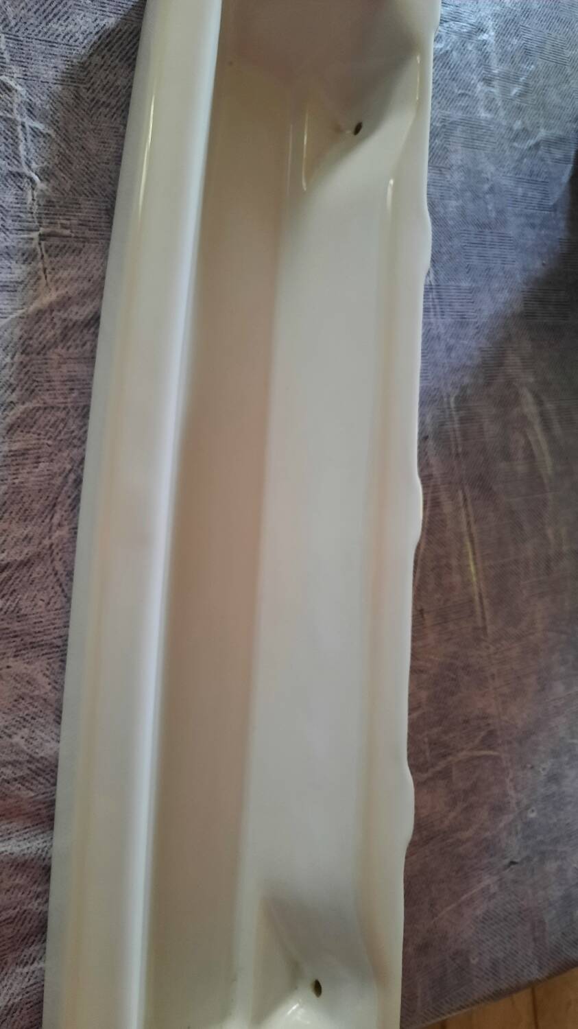 Porcelain bathroom shelf