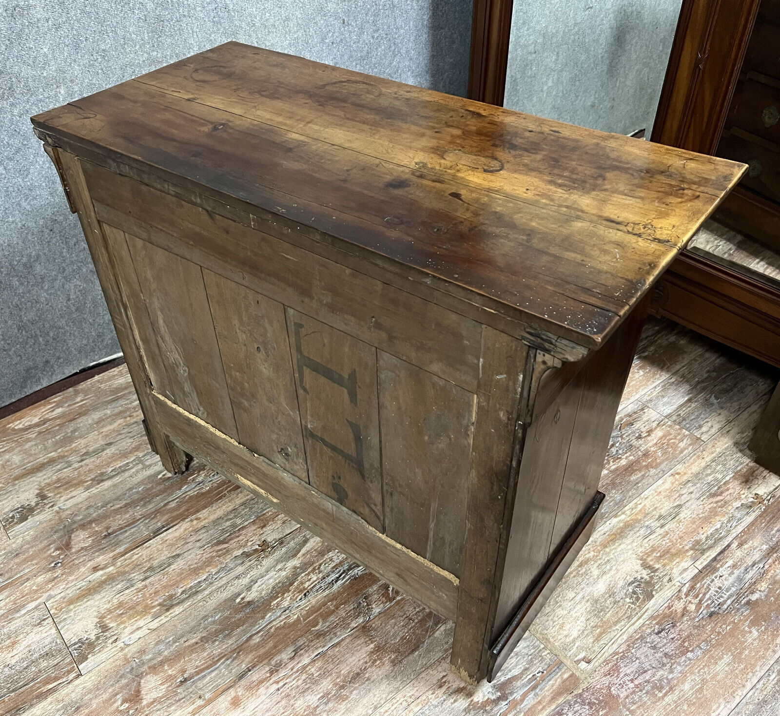 Empire period lady's chest of drawers / Mahogany restoration circa 1810