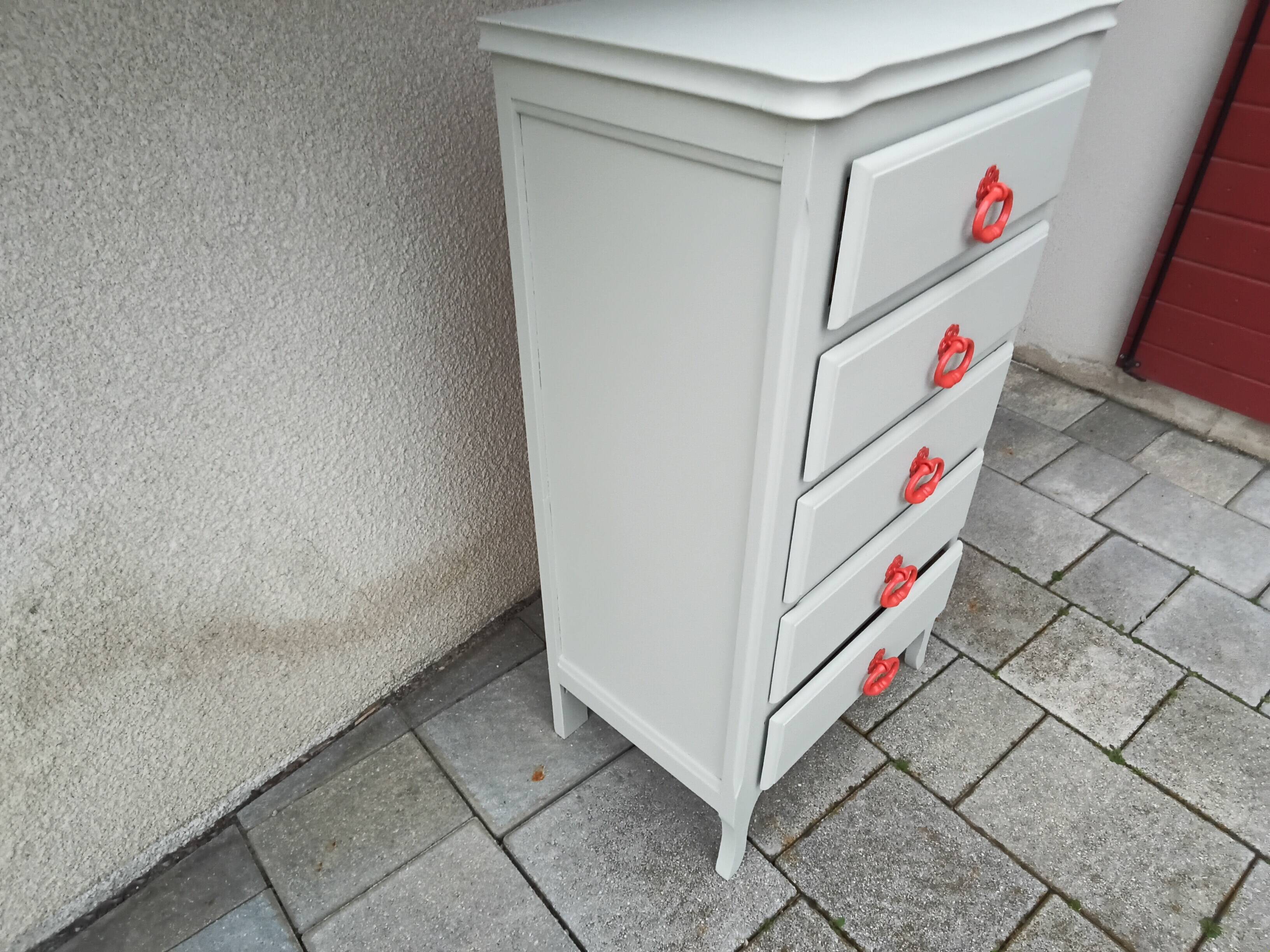 Antique chest of drawers