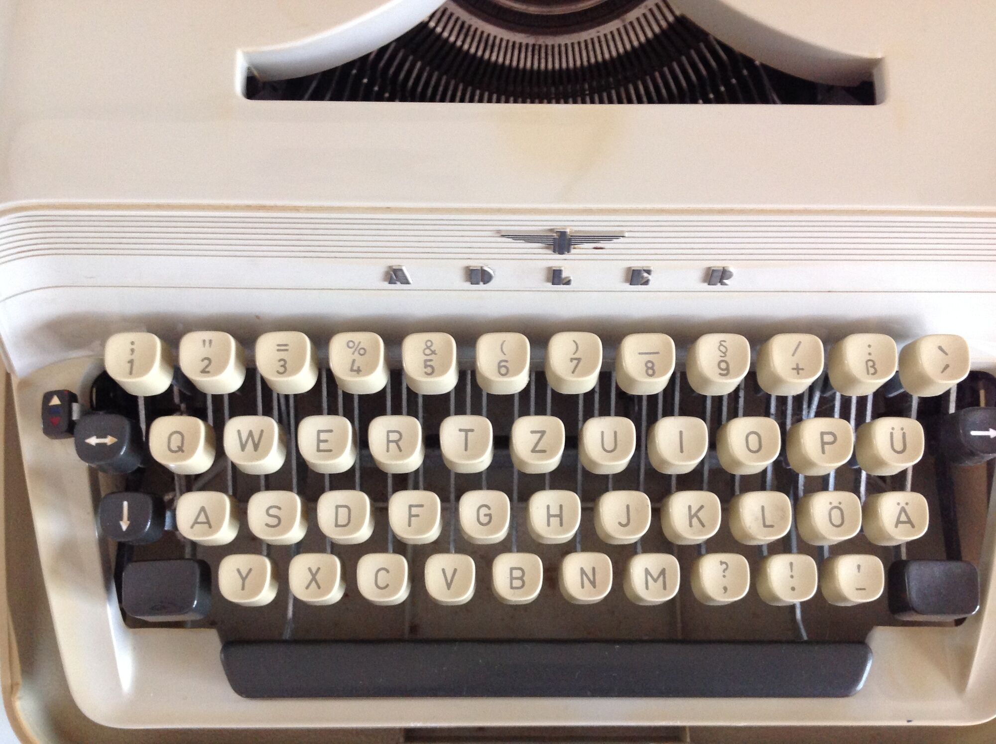 Triumph Gabriele 10 typewriting 1970