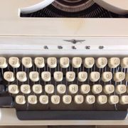Triumph Gabriele 10 typewriting 1970