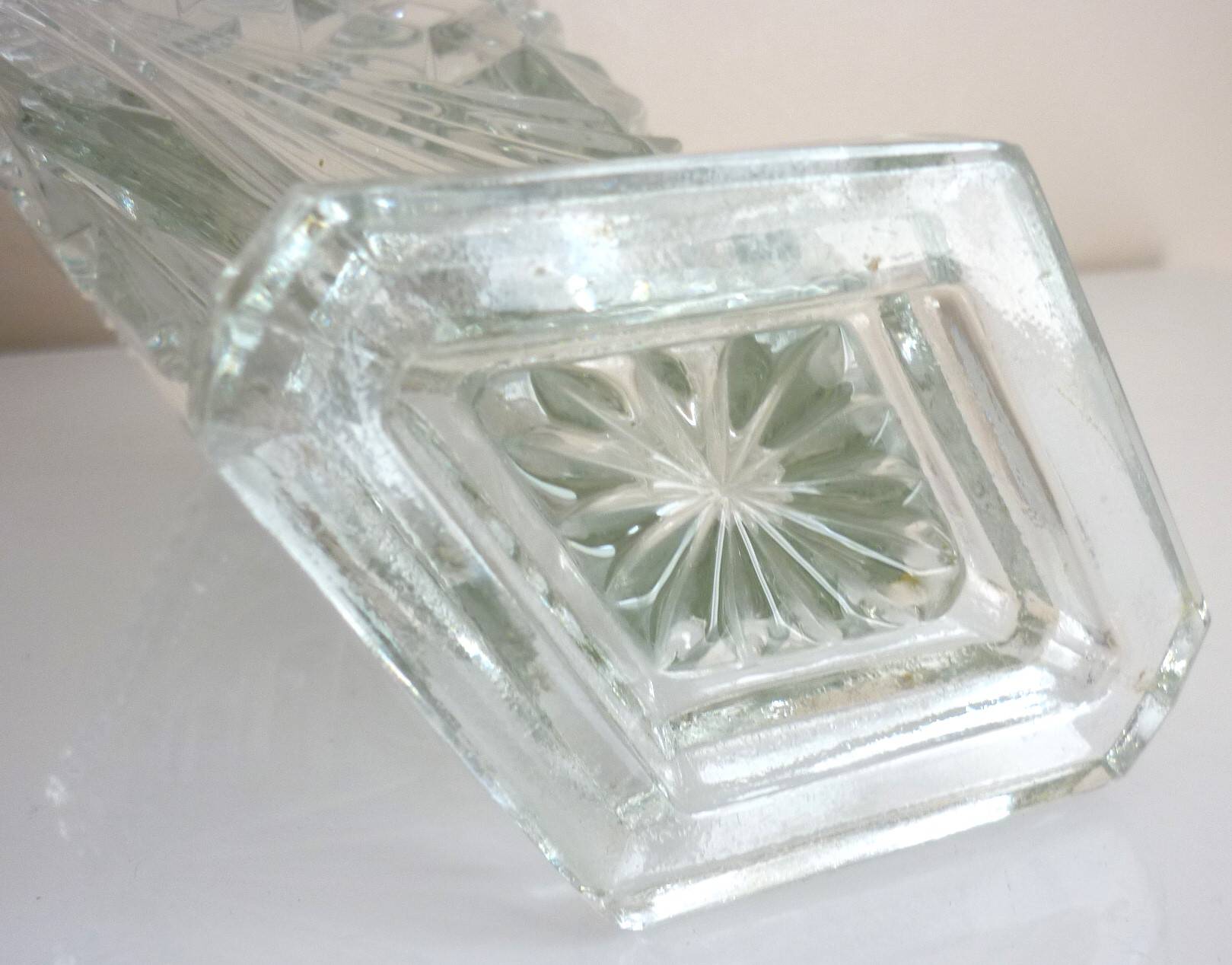 Vase losange art déco, cristal de bohême marqué "Tchécoslovaquie", décor géométrique