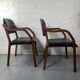 Paire de fauteuils en cuir et bois