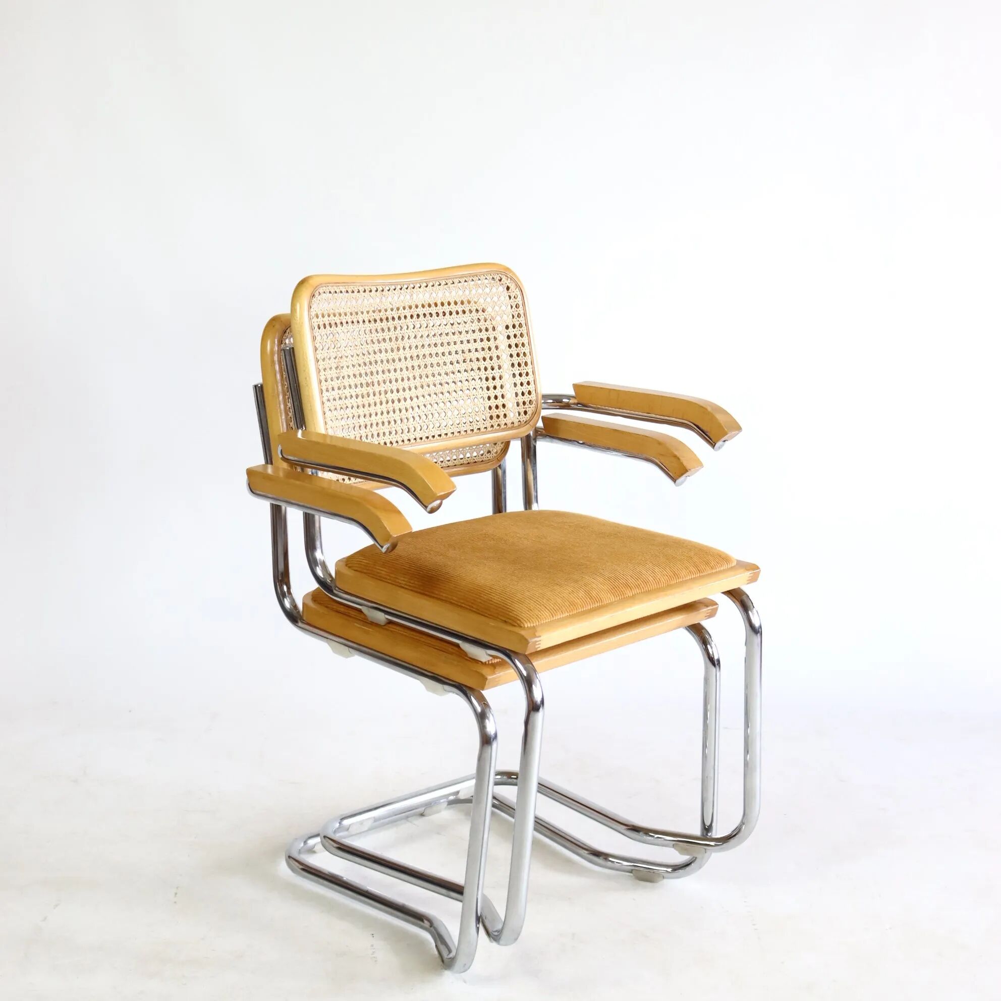 Paire de chaises B64