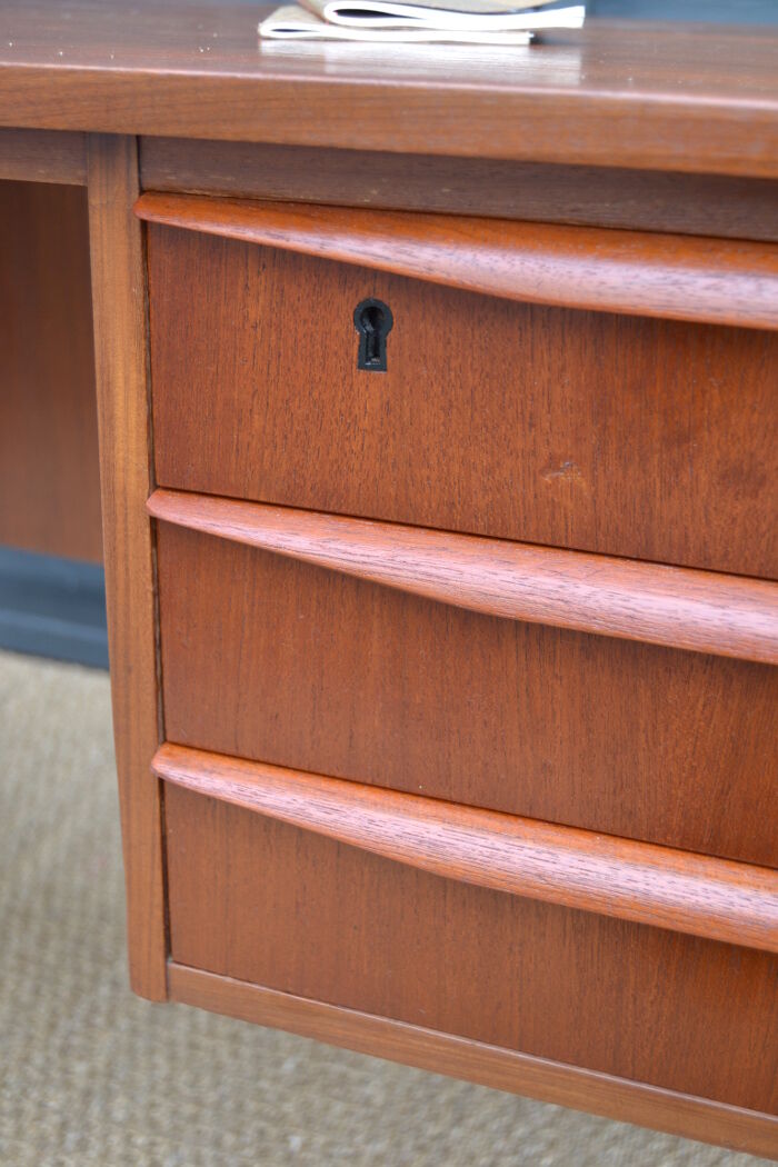 Bureau danois en teck double faces