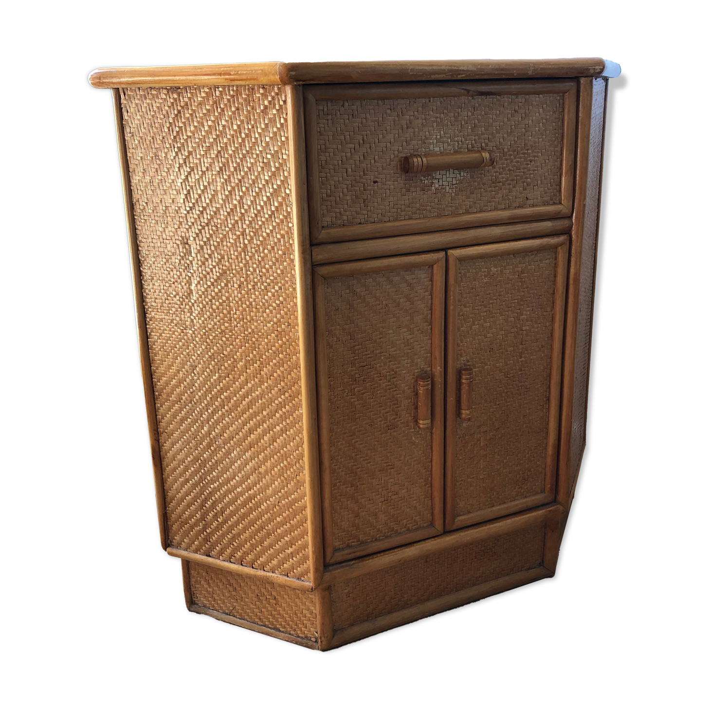 Meuble en rotin d’angle années 70