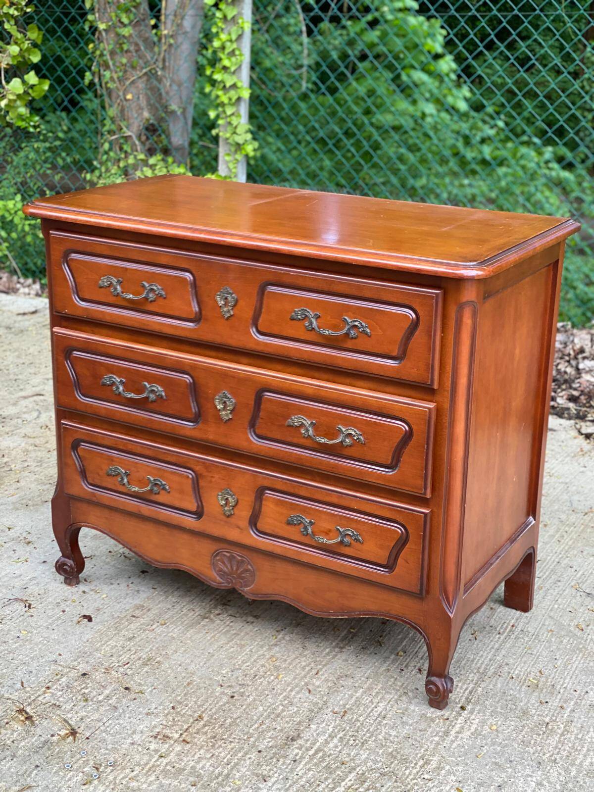 Commode en bois massif 3 tiroirs Louis XV