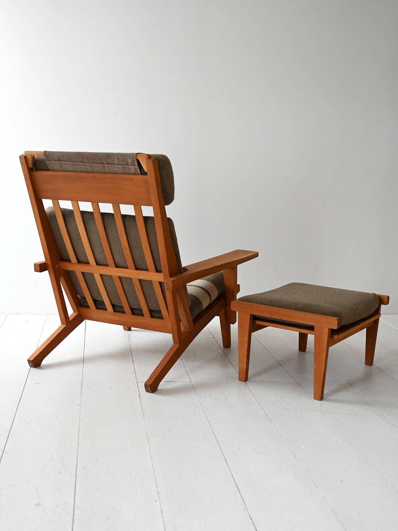 Hans Wegner GE 375 Armchair for Getama