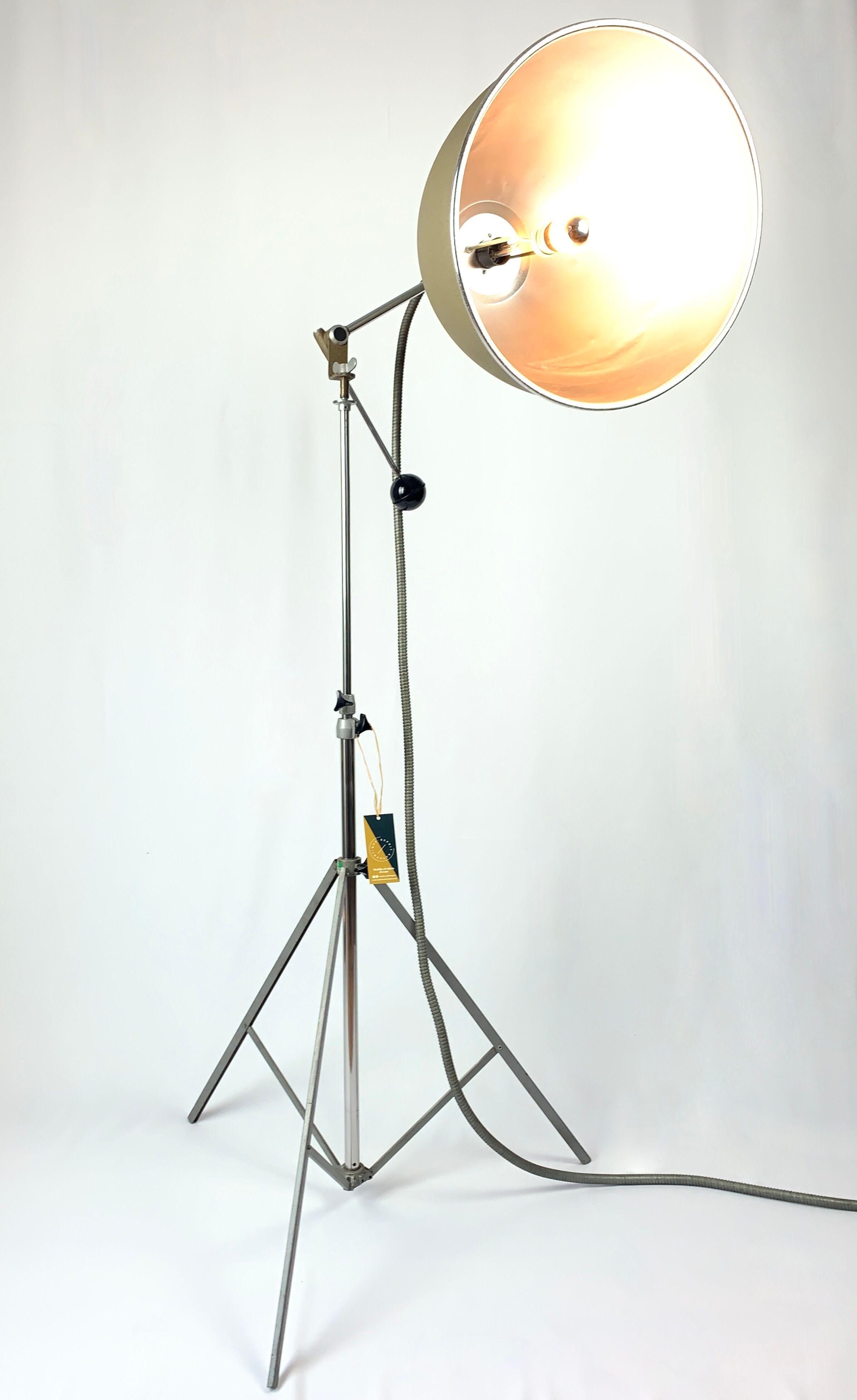 Floor lamp, old projector, flash photos