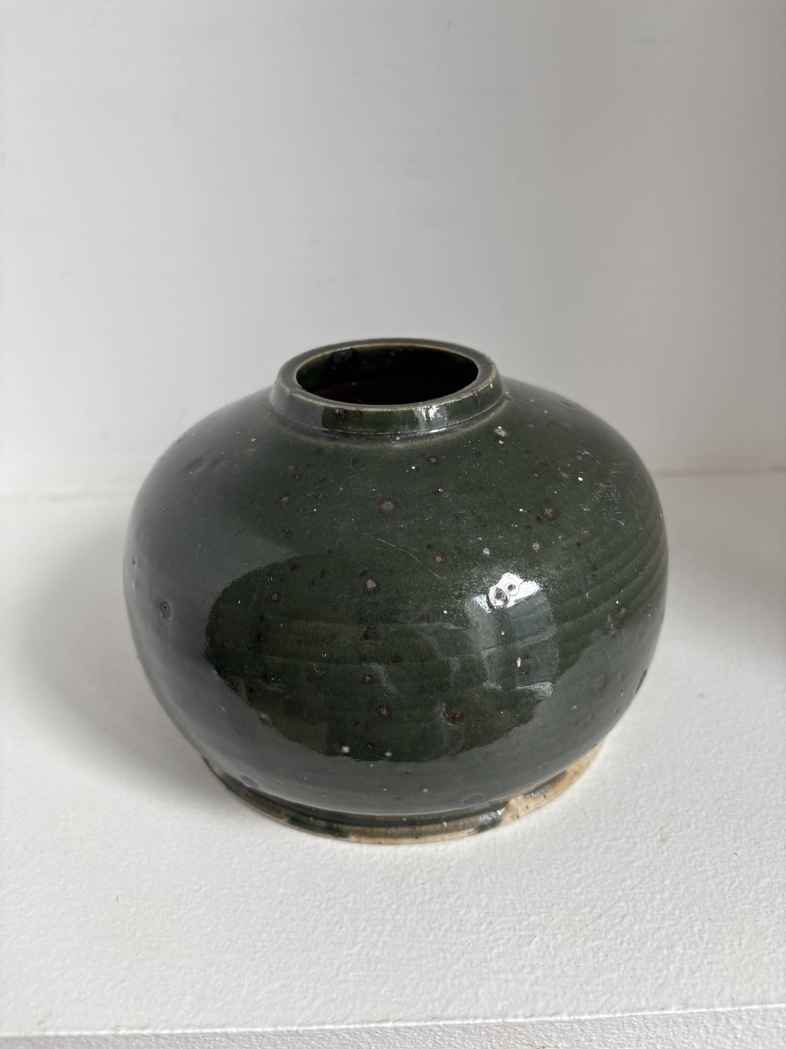 Set of 19 decorative items