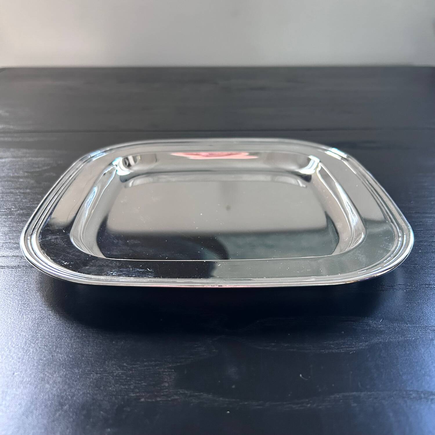 Plat en métal argenté