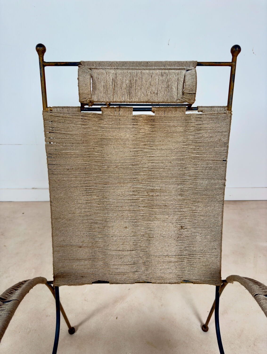 Fauteuil en métal cordé