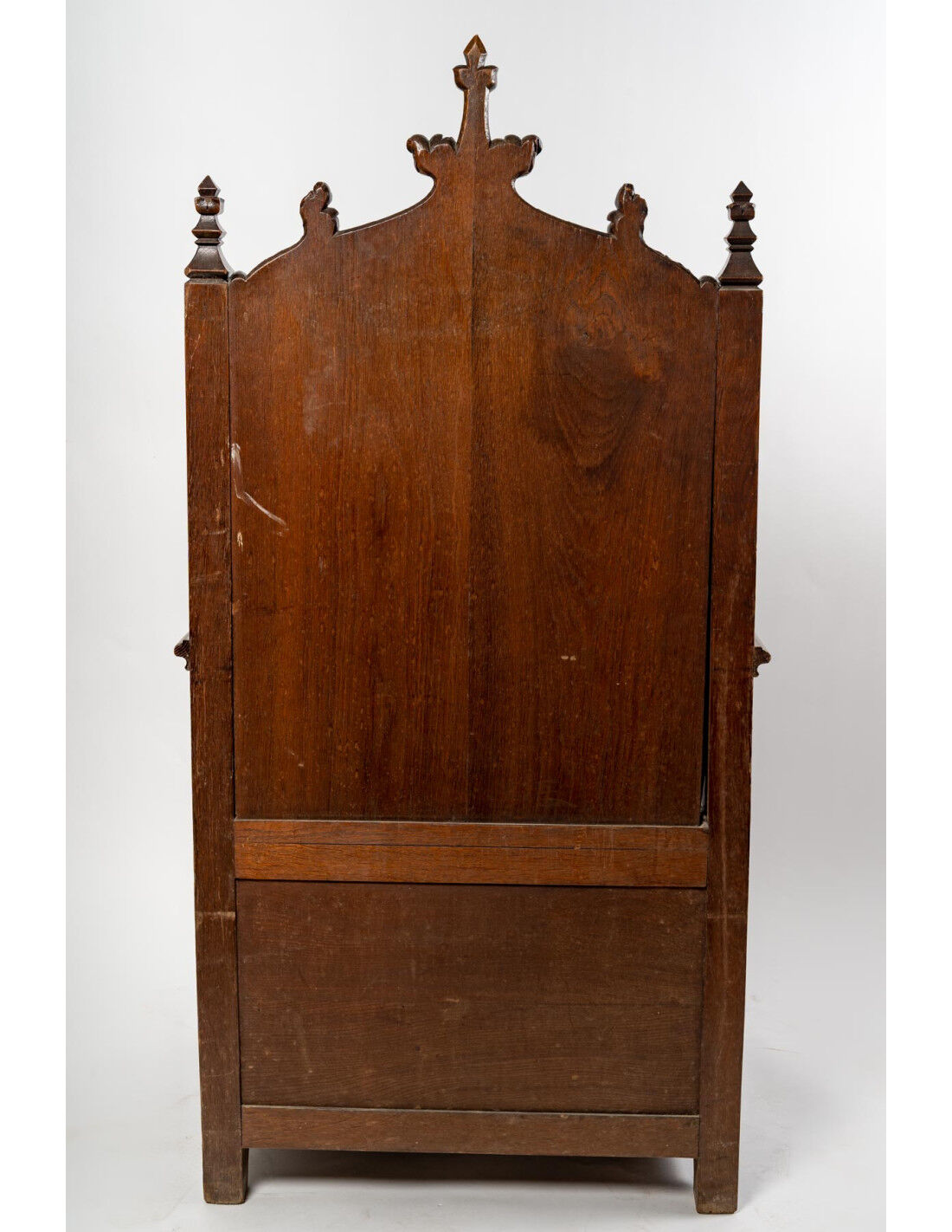 Neo-Gothic armchair in walnut, 19th century