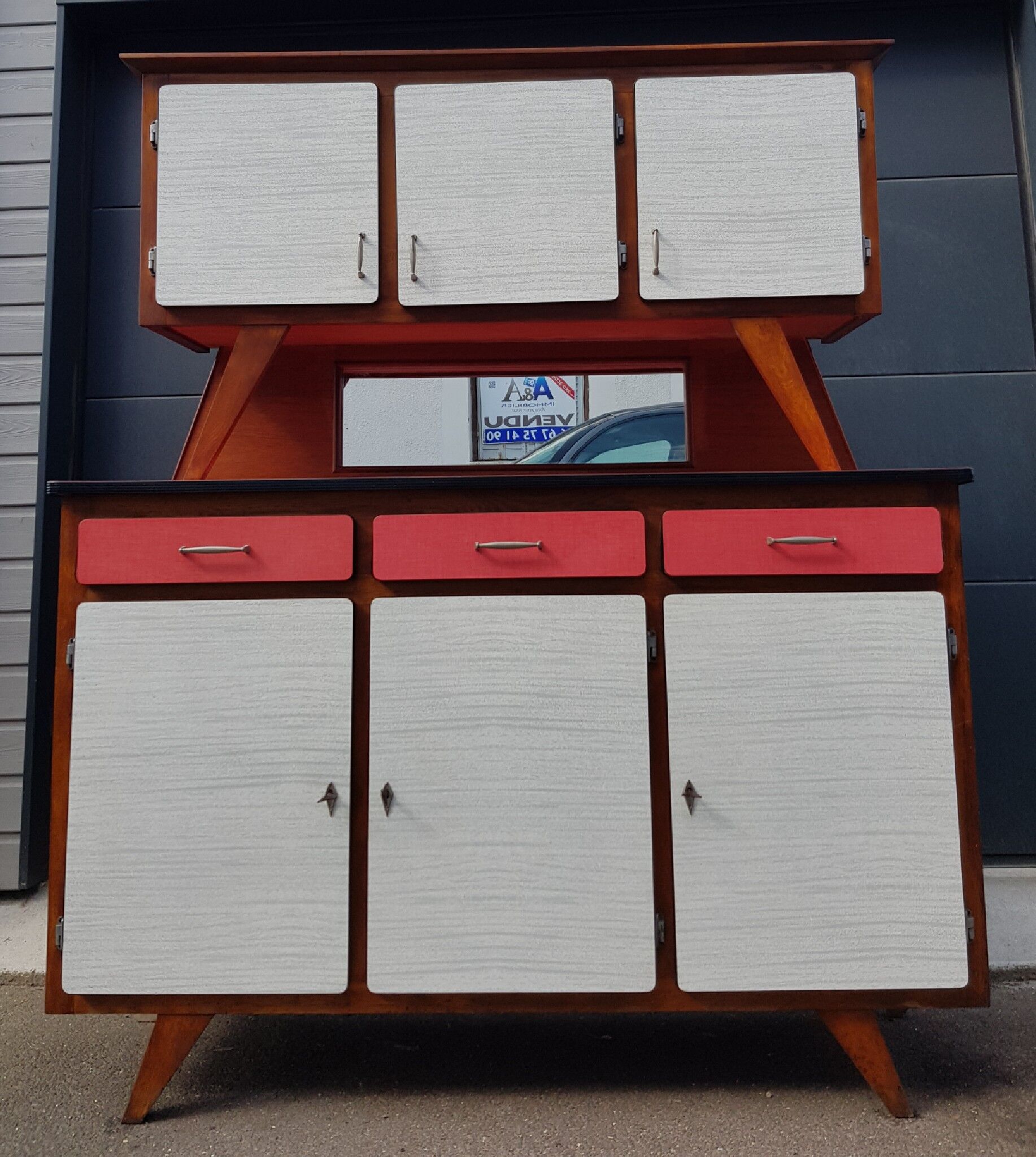 Buffet formica feet compass