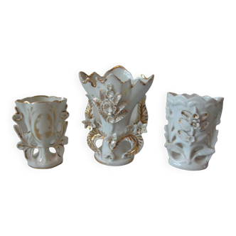 Lot de 3 anciens petit vase mariage communion baptême en porcelaine blanche doré