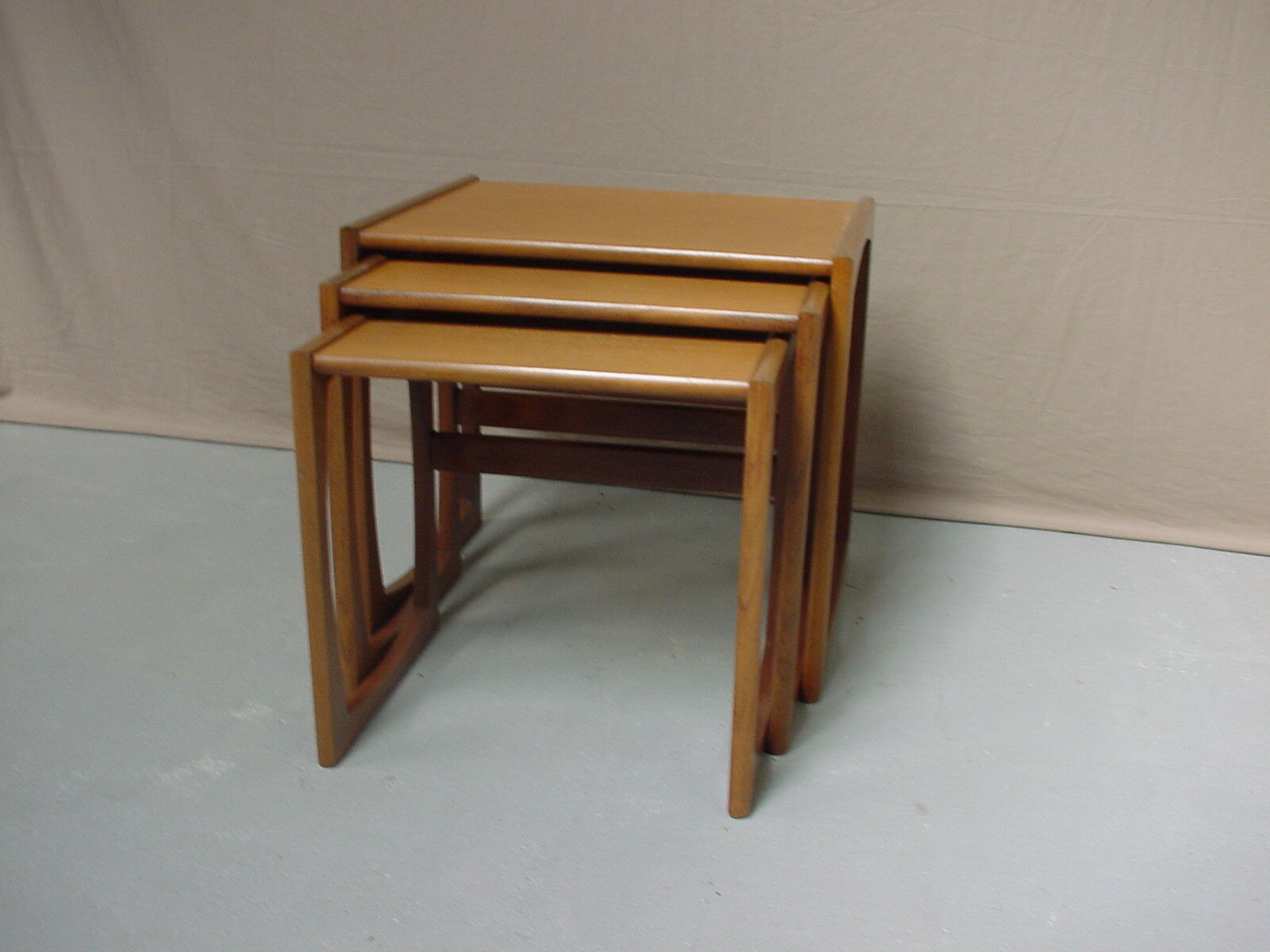 Tables pull-out vintage