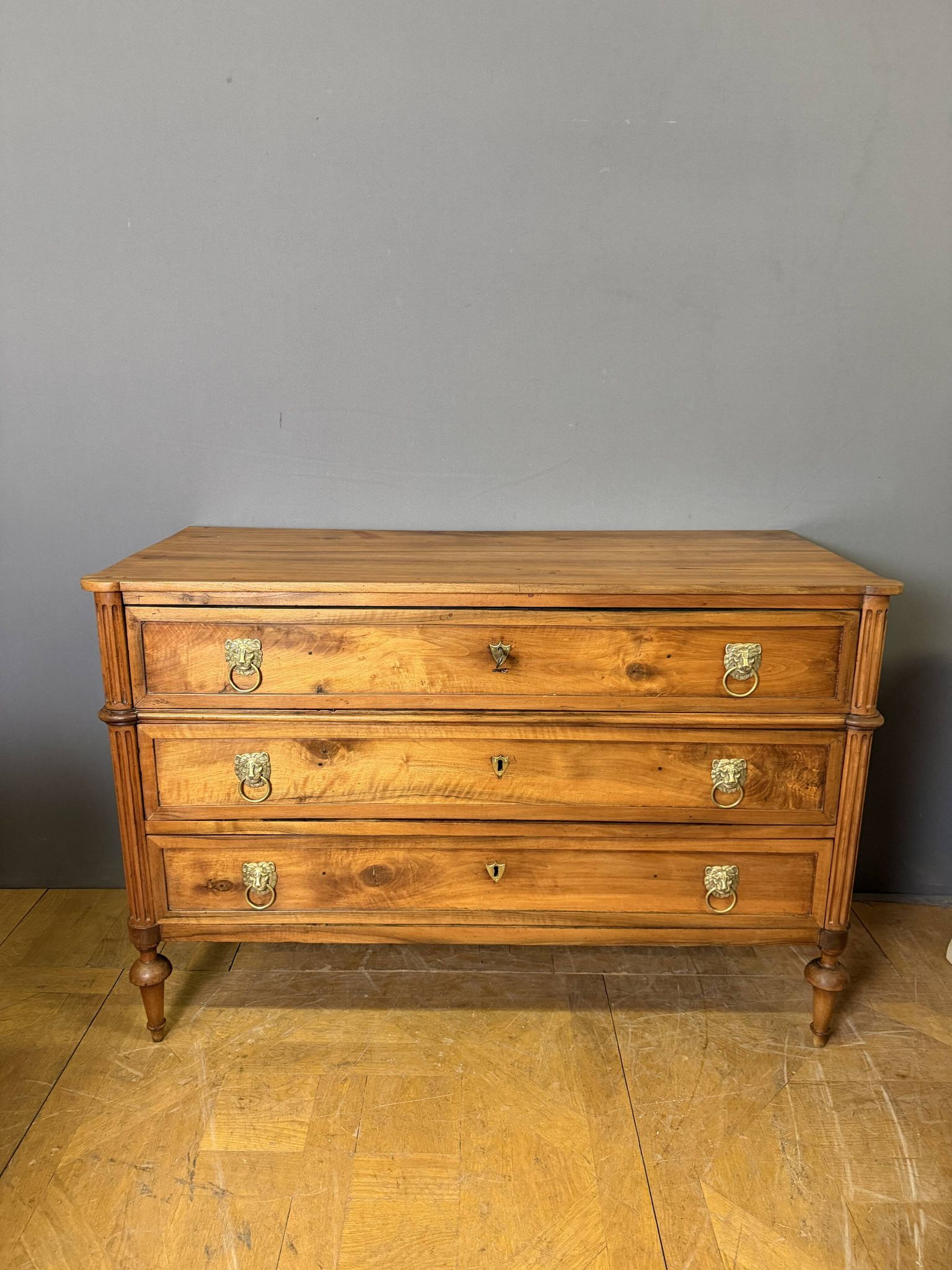 Commode d'époque Louis XVI en Noyer Blond