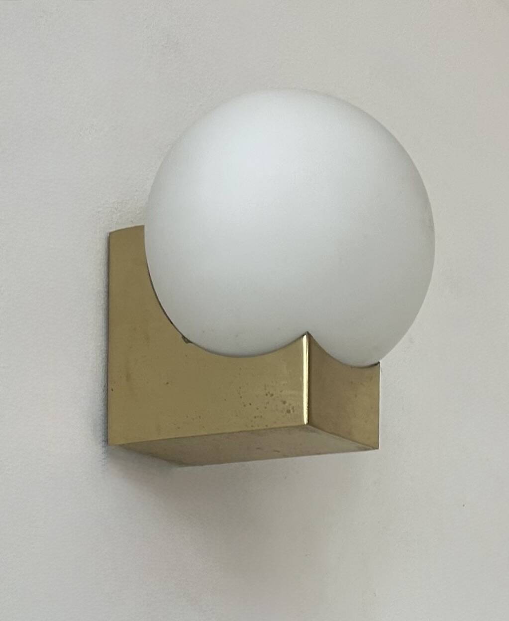 Vintage wall light, brass and opaline, France, 1970.