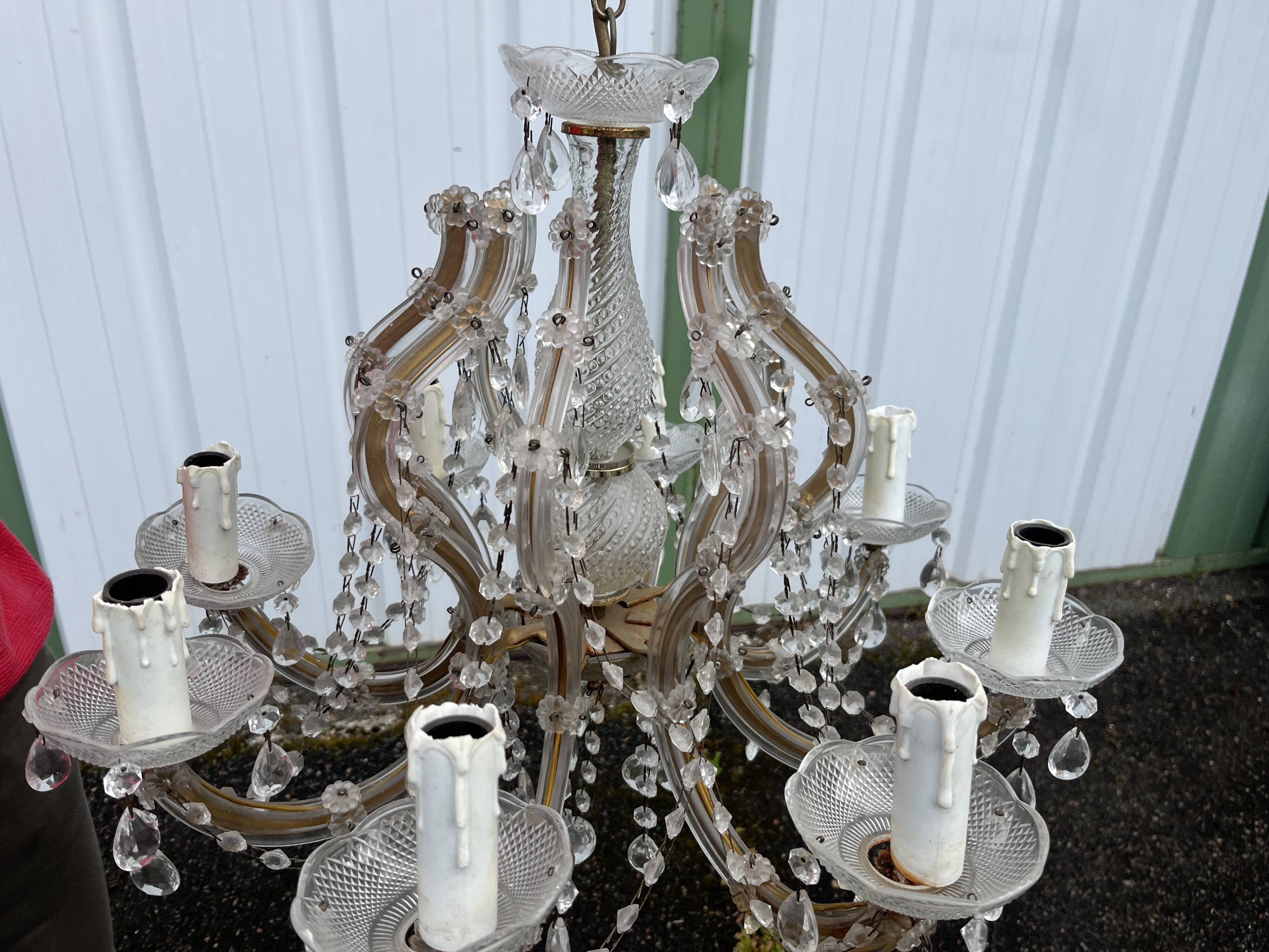 Antique crystal chandelier with 8 lights and drop pendants -