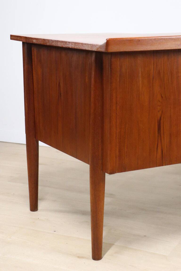 Scandinavian "Boomerang" teak desk - 1960s