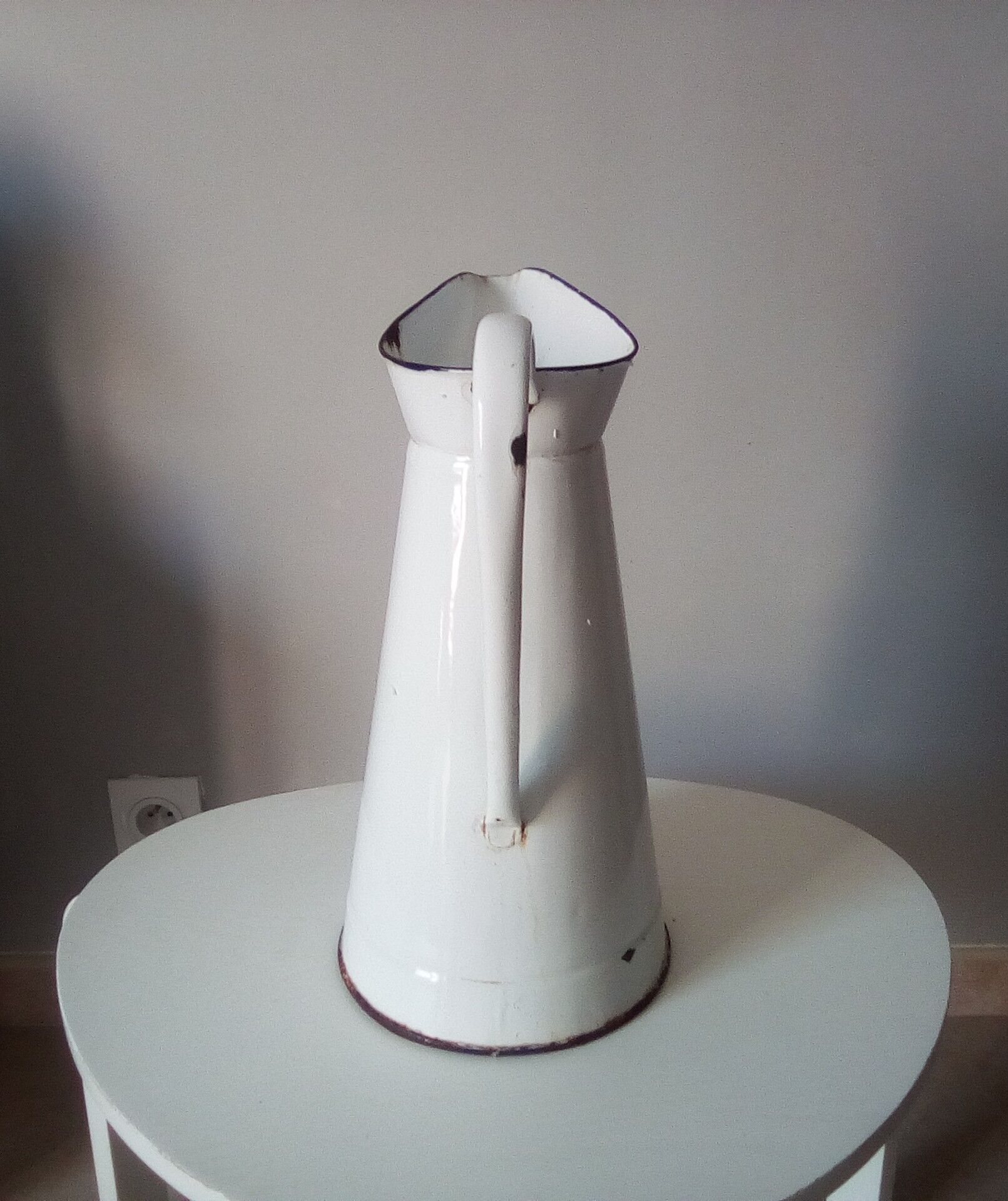 Enamelled water broc 40s