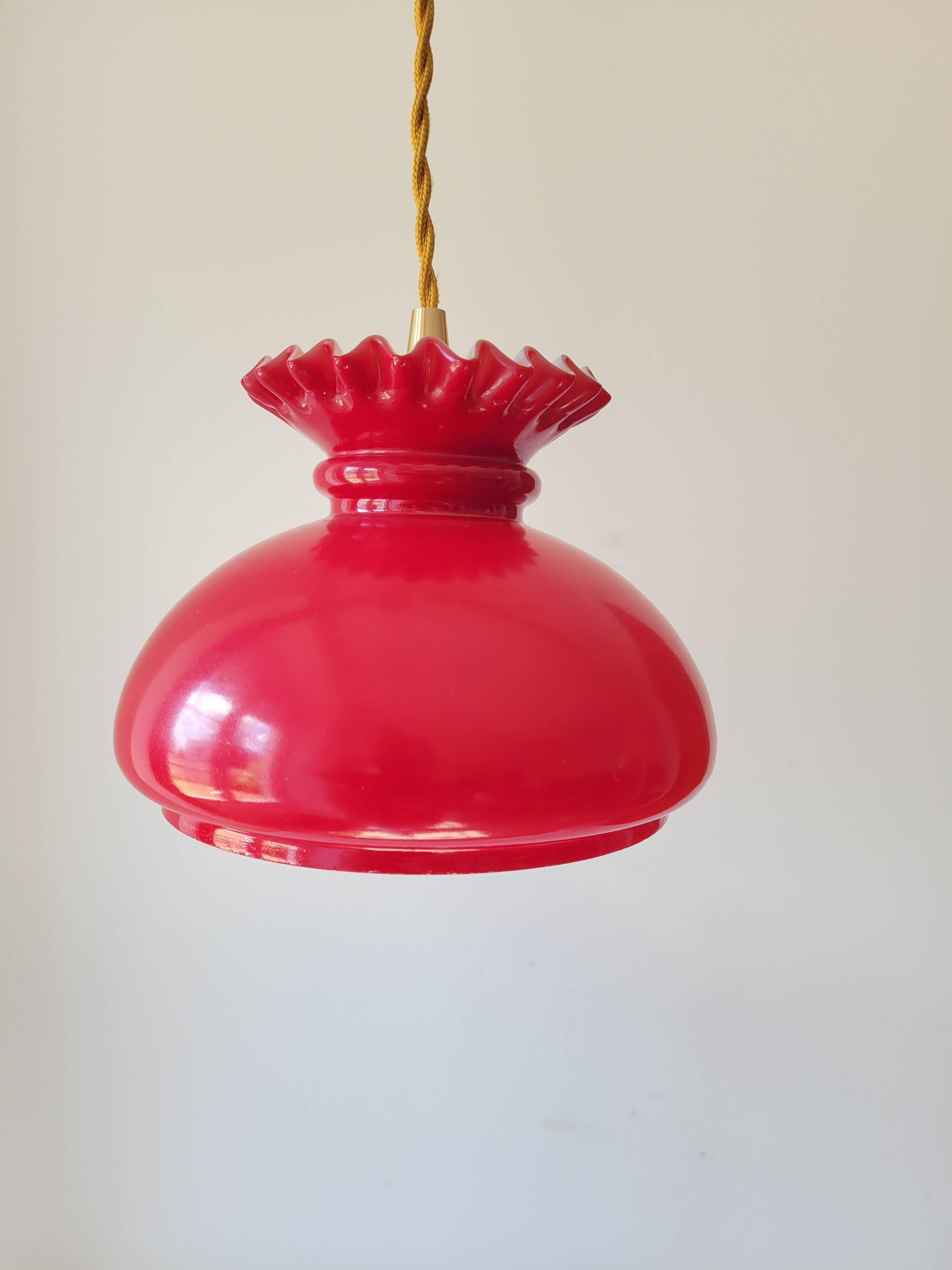 Red opaline suspension
