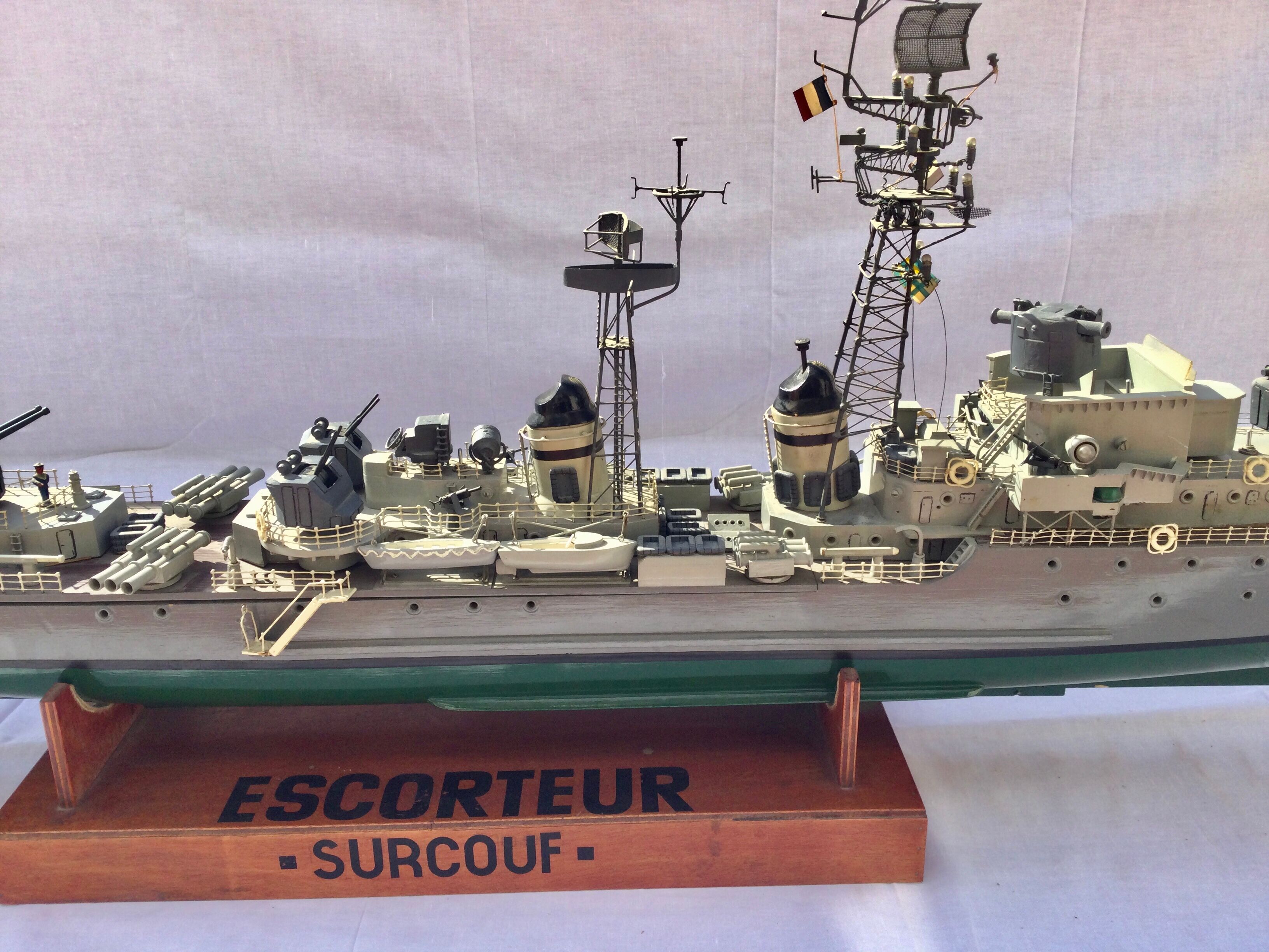 Model of boat surcouf wing escort