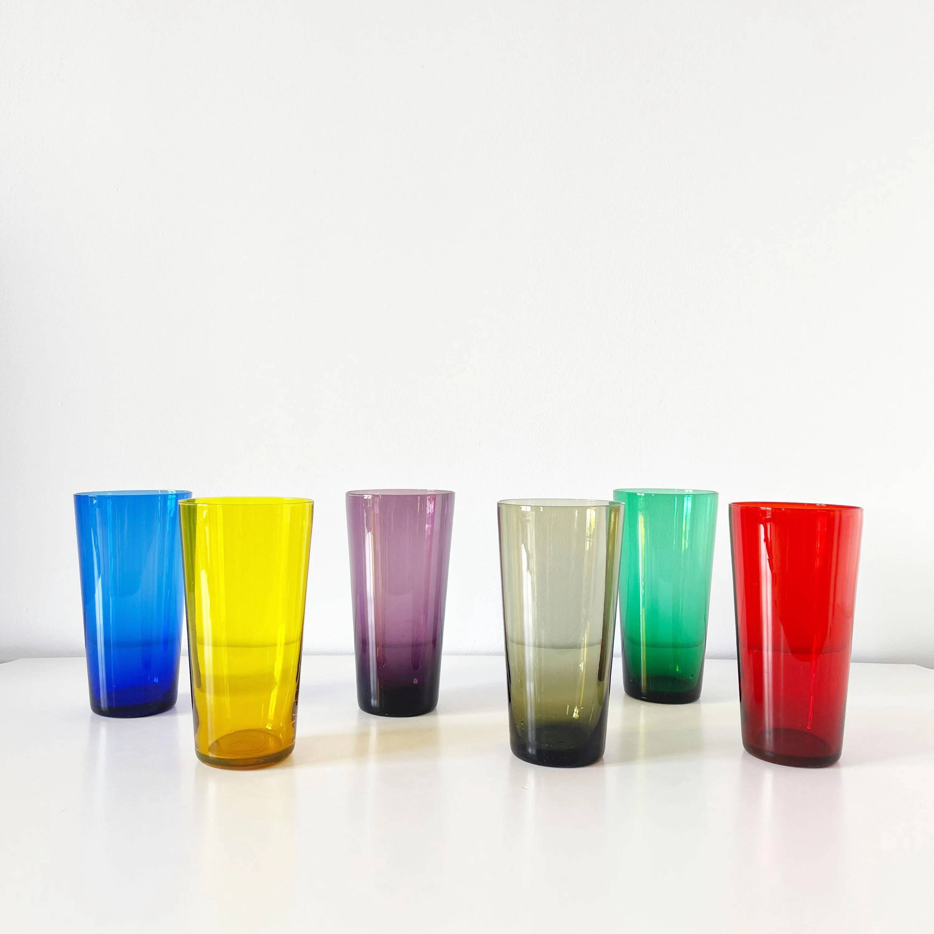 Lot de 6 verres colorés en verre soufflé 1960