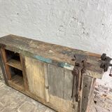 Workshop establishment with doors