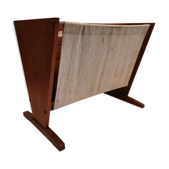 Magazine rack in teak wood with sand-coloured canvas, Danish and from the 1970s.