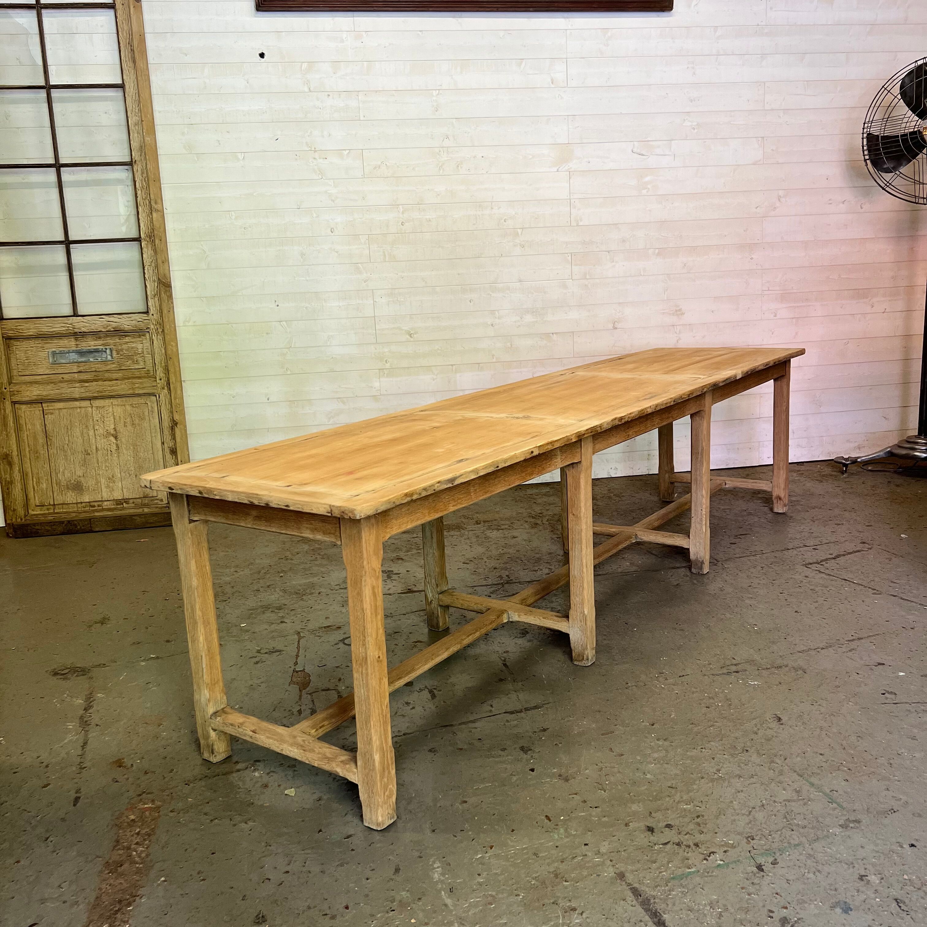 Ancienne table de ferme de communauté
