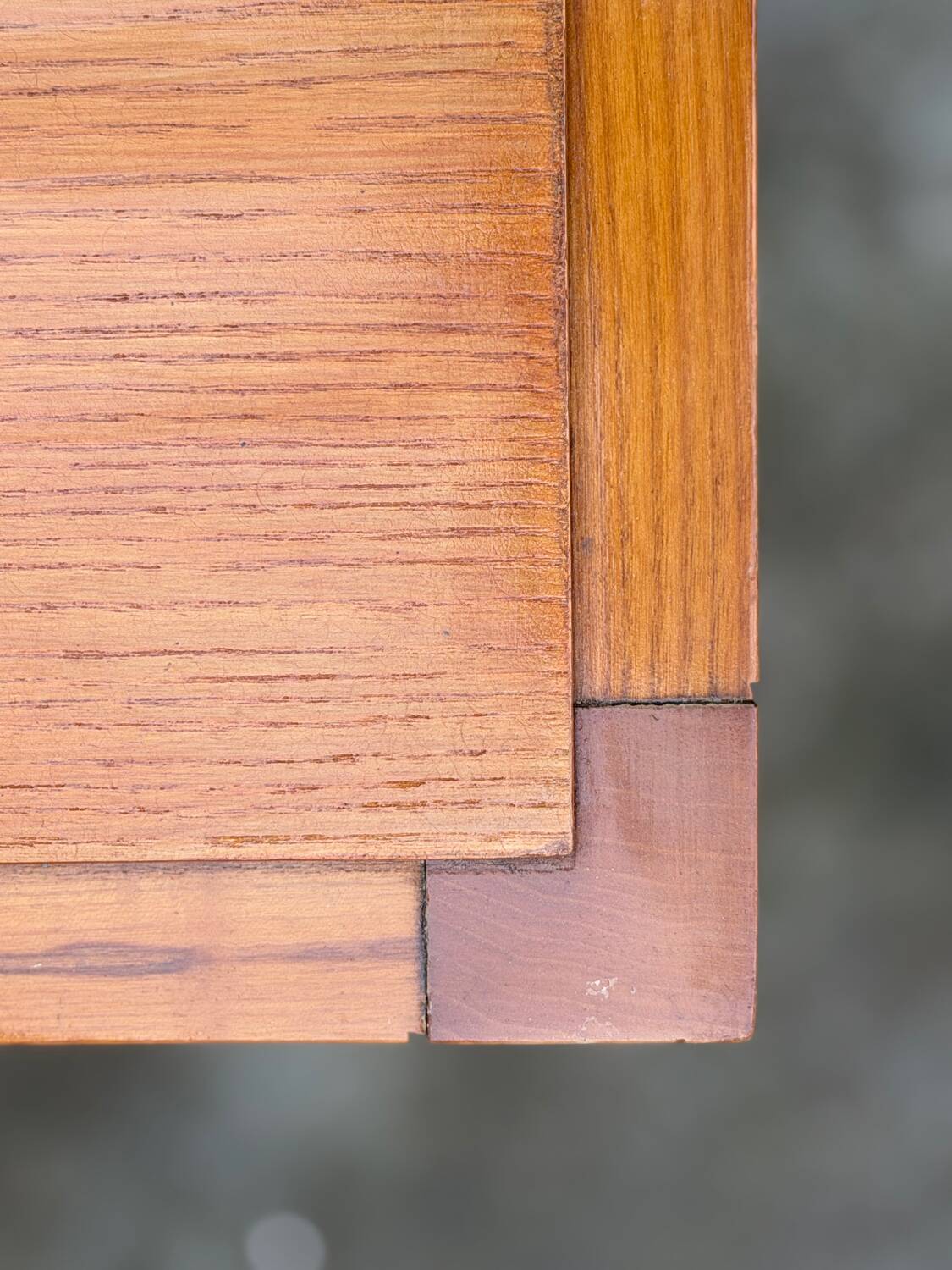 Vintage coffee table in solid elm from the 1970s.