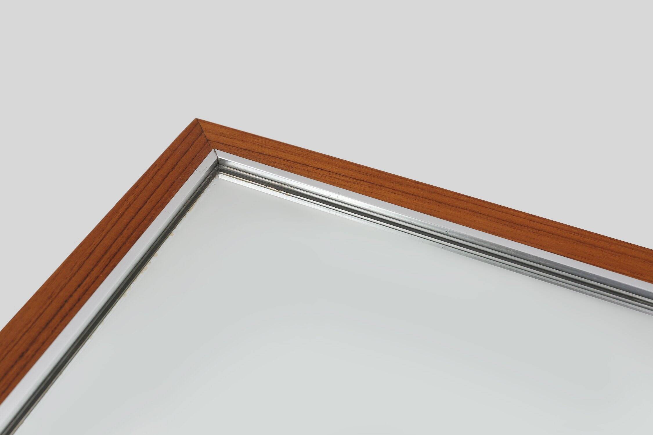 Miroir en teck du milieu du siècle avec étagère attribué à De Coene, Belgique, années 1960.