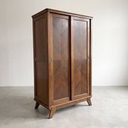 Armoire parisienne 