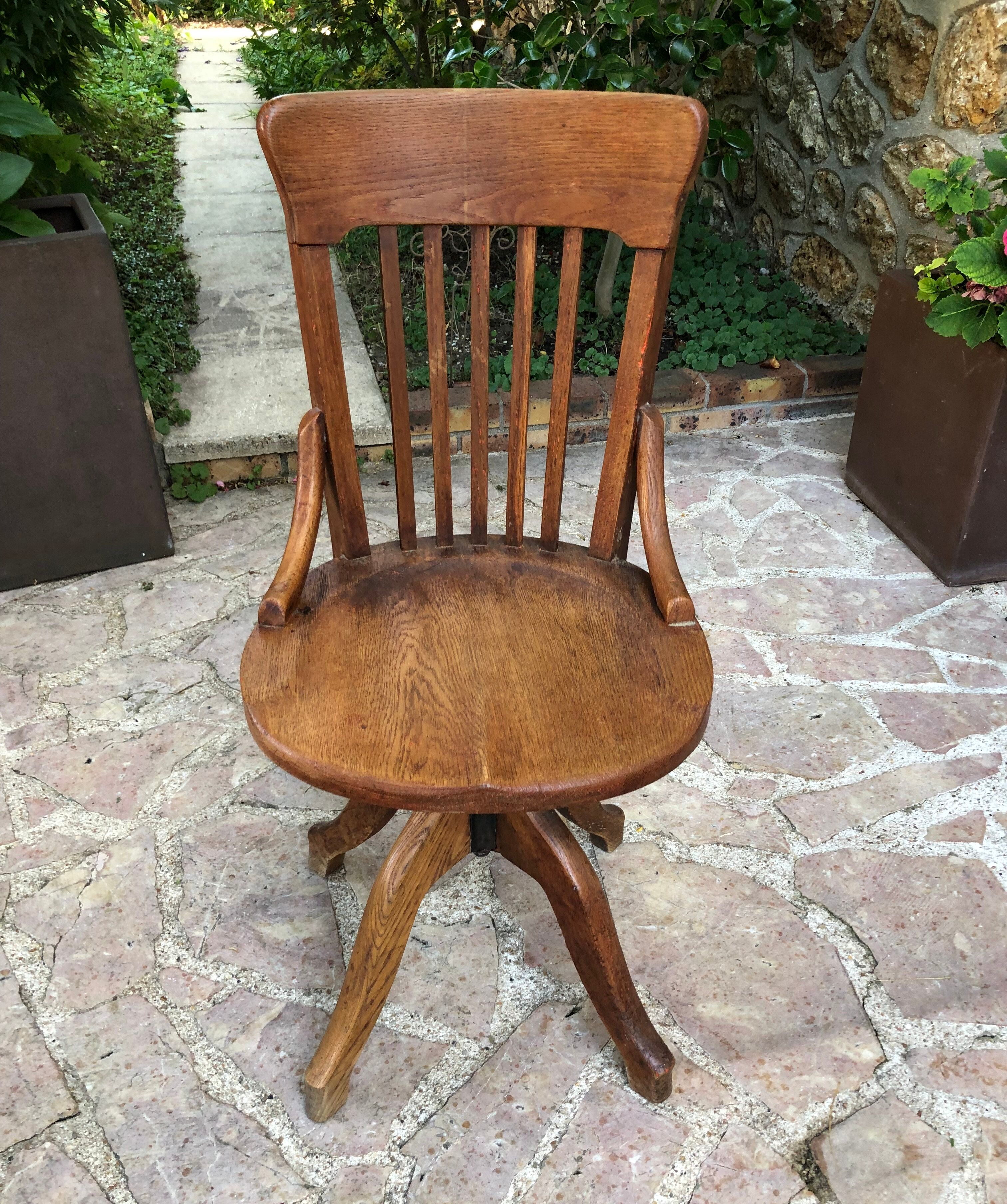 Swivel office chair
