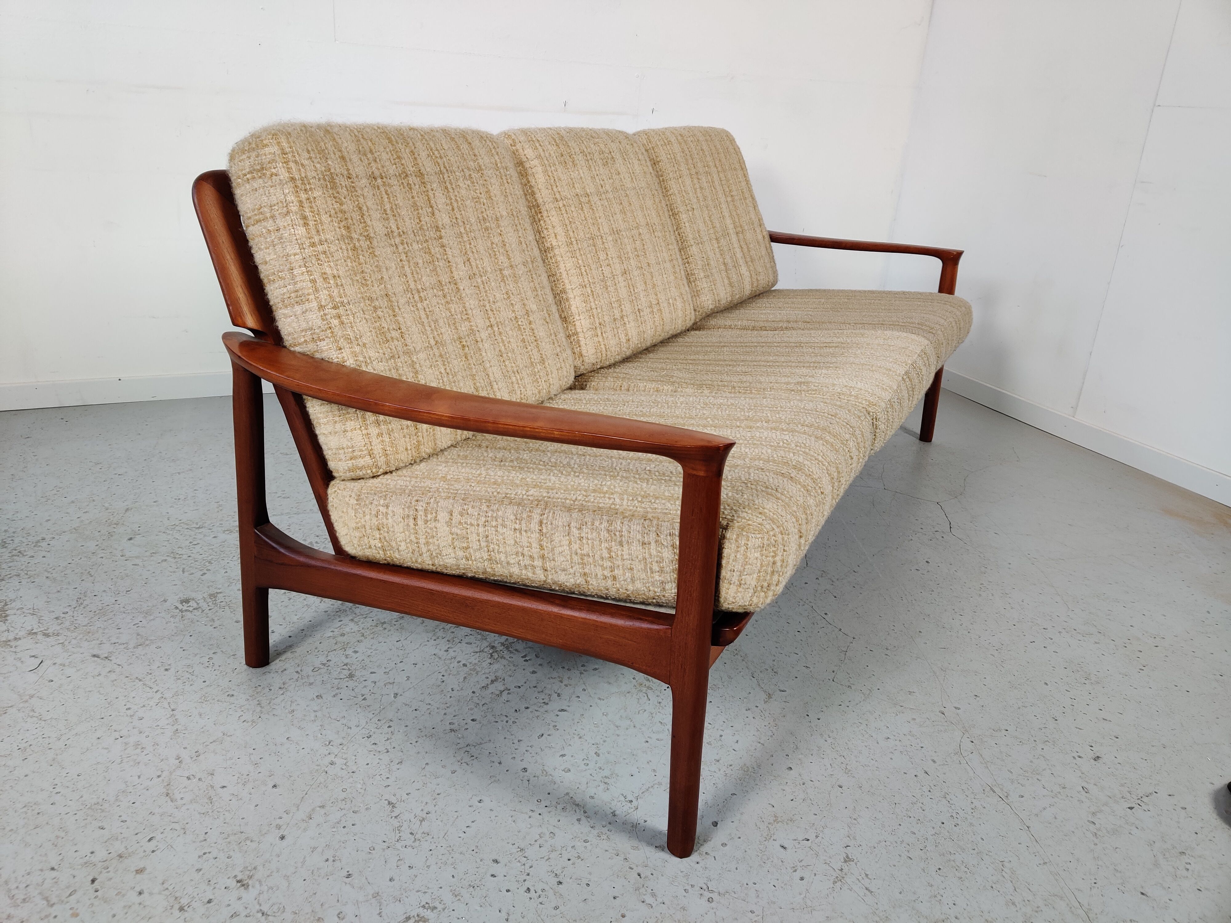 Scandinavian teak sofa, Denmark 60s