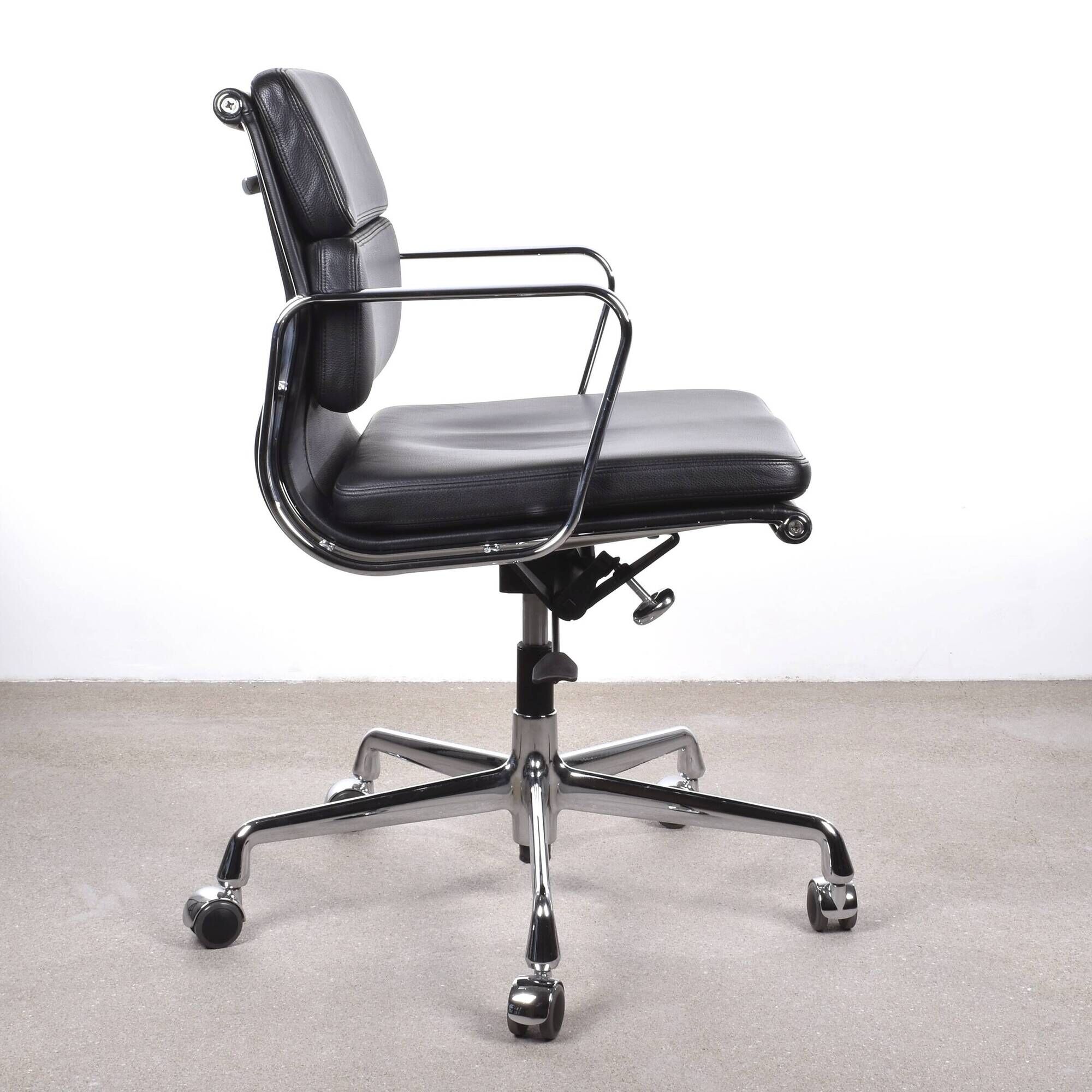 Charles & Ray Eames EA217 Office Chair polished aluminum and black leather