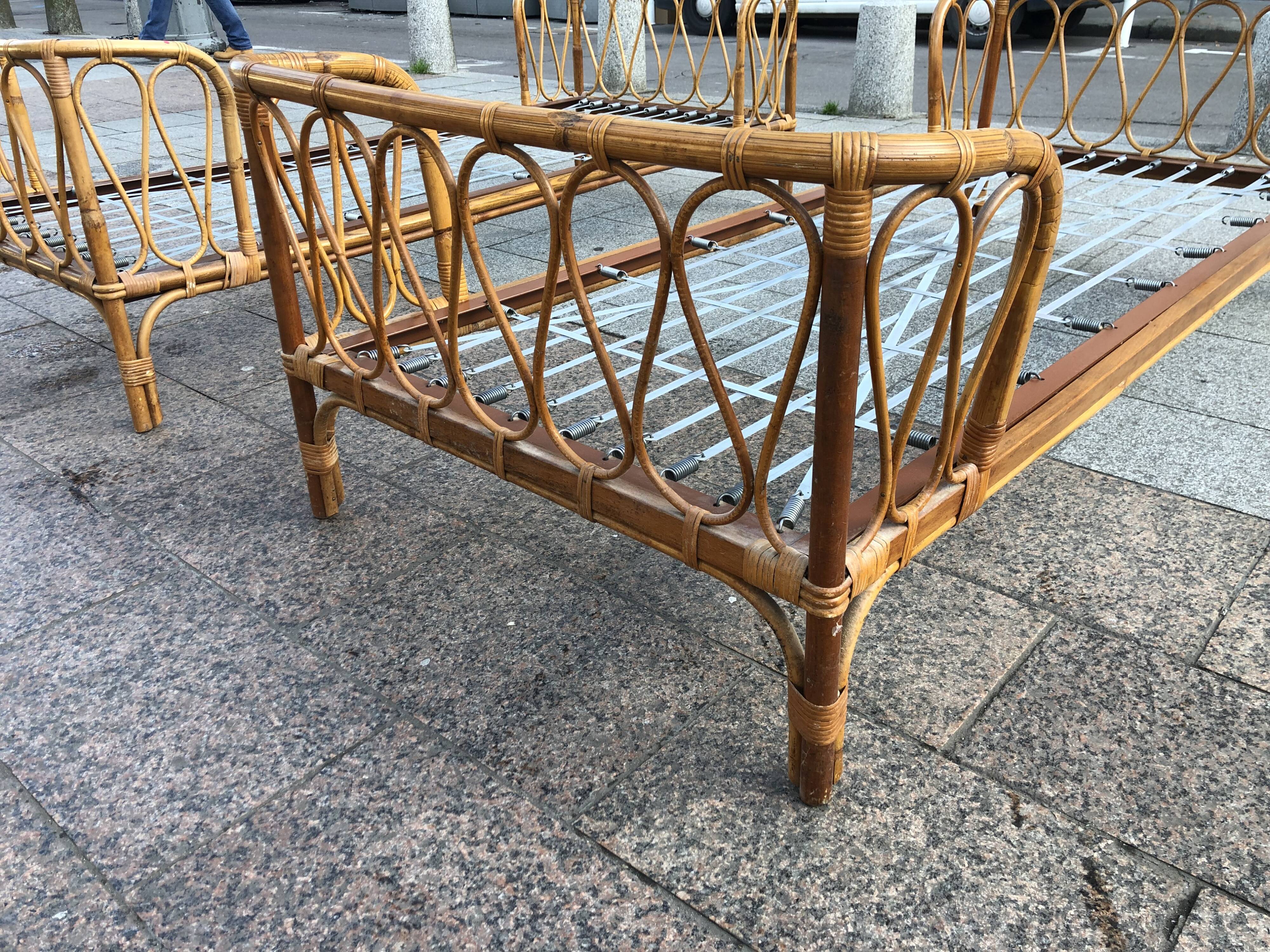Paire de lits d'enfant en rotin vintage