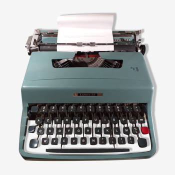 Machine à écrire olivetti lettera 32