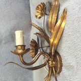 Applique à décor de fleurs en tôle doré