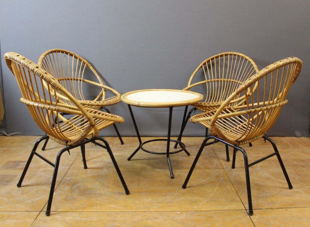 Living room in rattan and black lacquered iron by Rohe Noordwole circa 1950