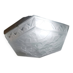 Plafonnier en verre moulé