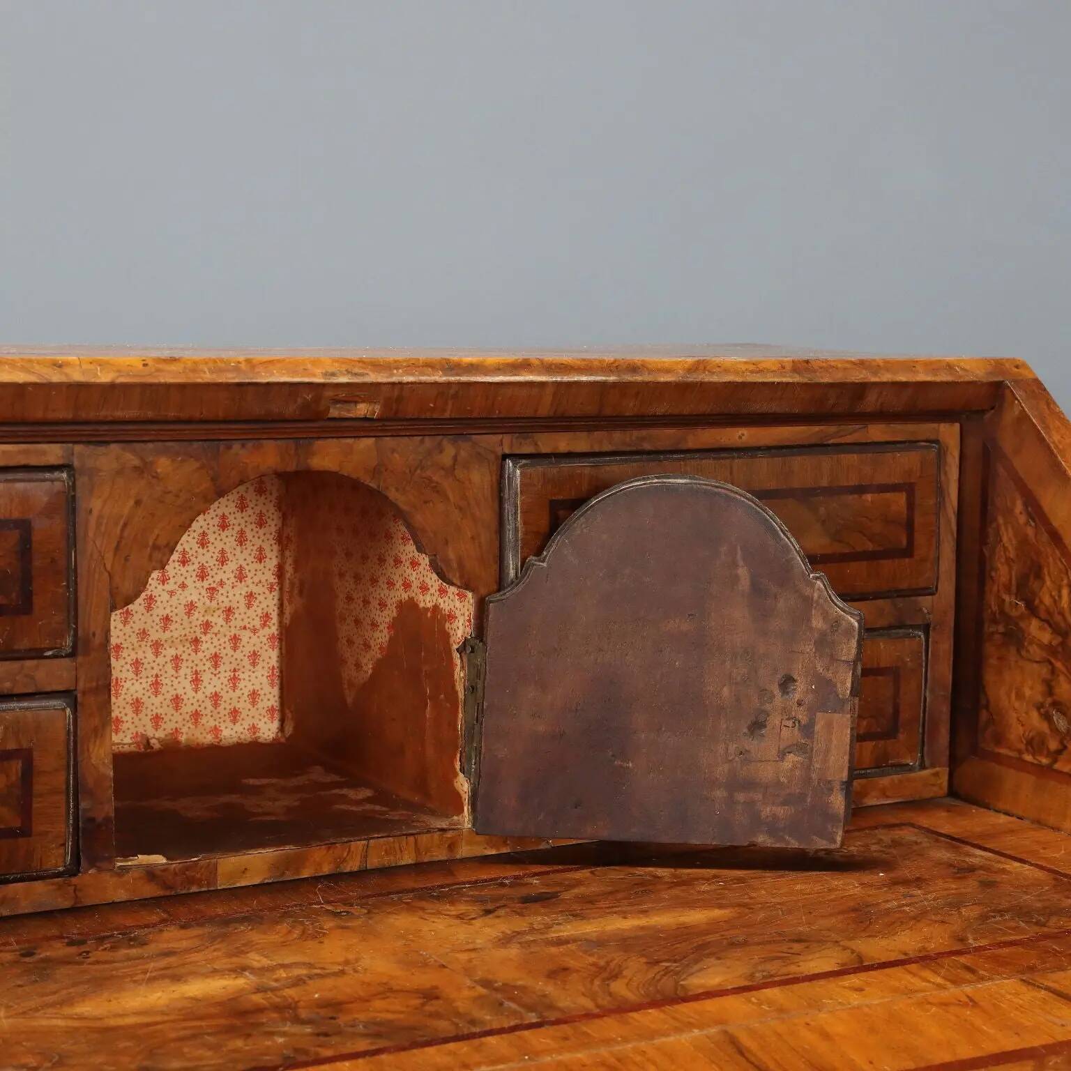 Antique walnut burr drop-leaf cabinet with 8 drawers, Italy, 18th century.
