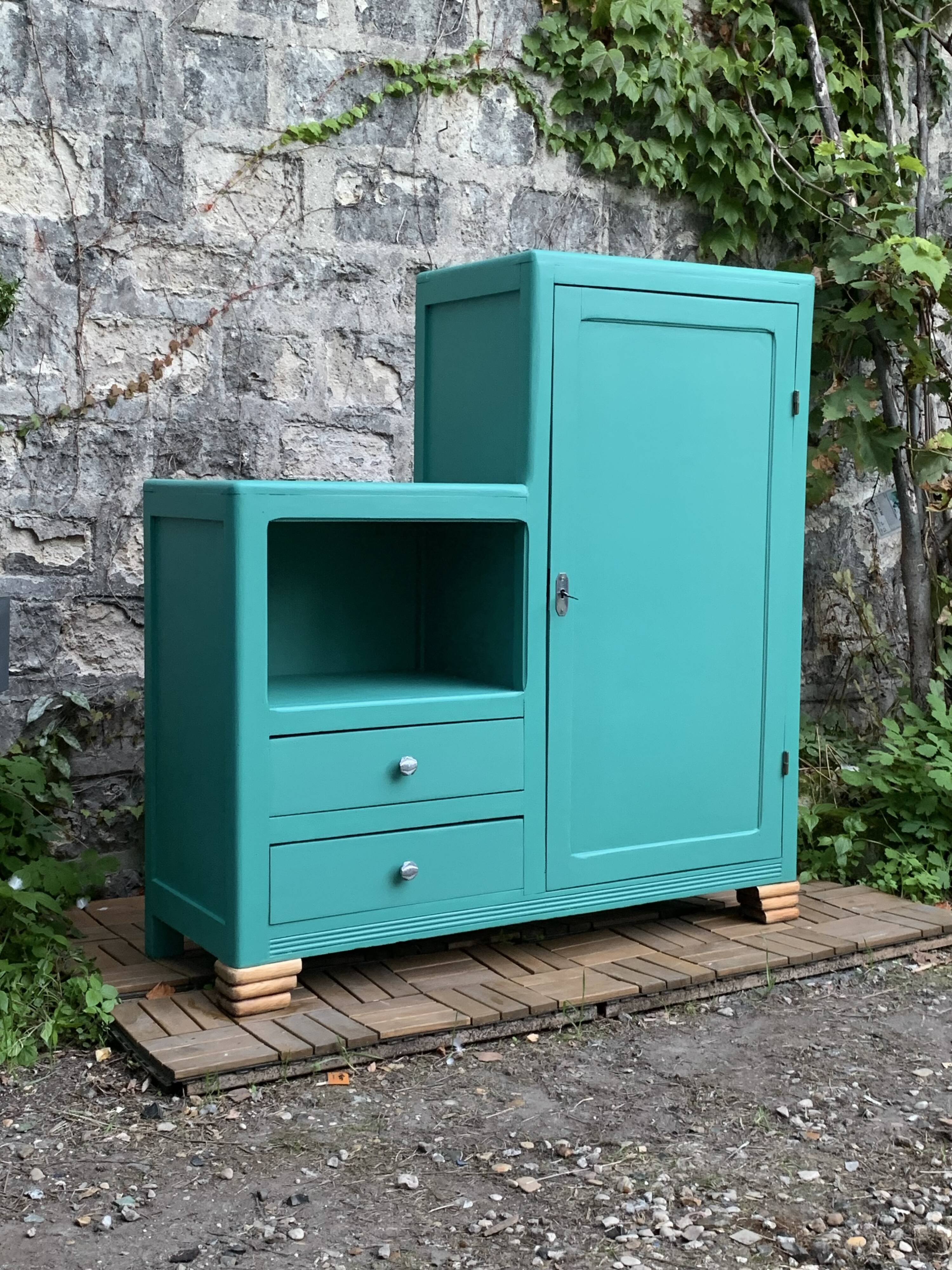 Asymmetrical Parisian wardrobe 1930