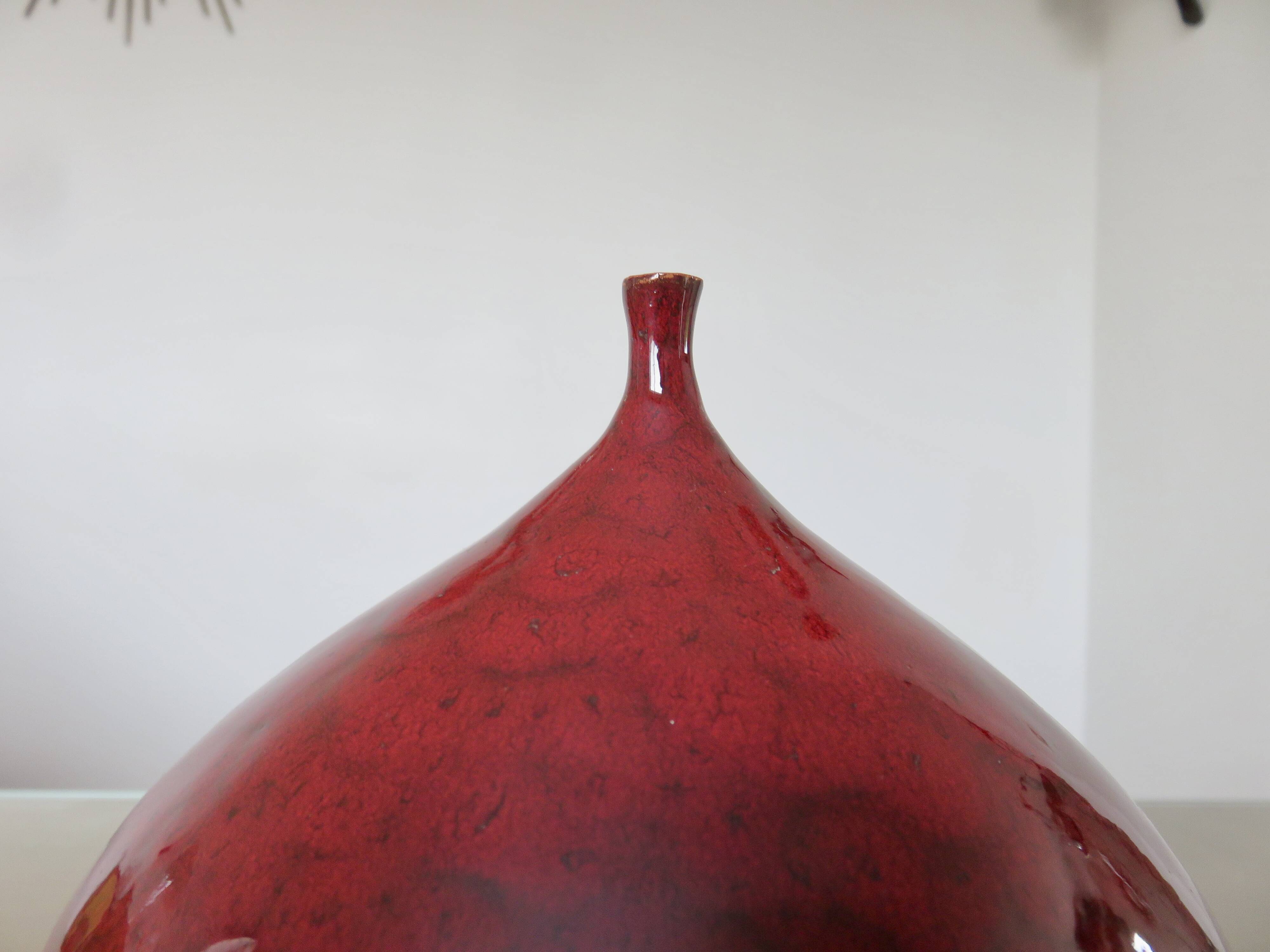 Vase "figue" en céramique rouge