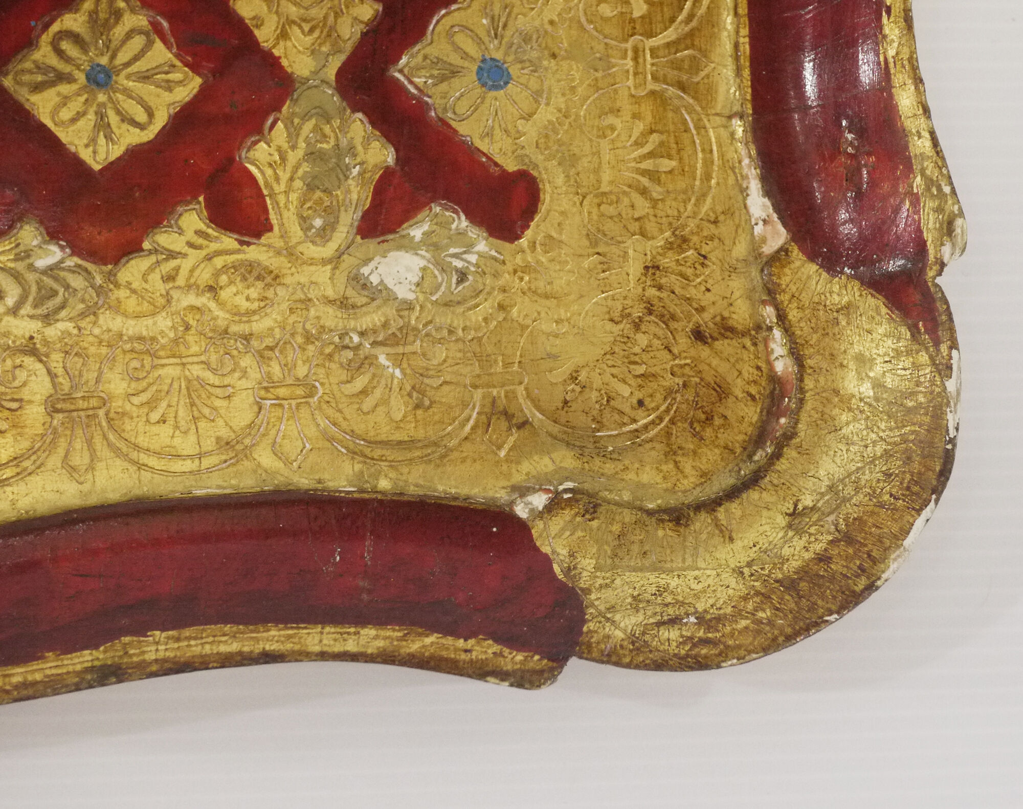 Tray florentine style checkered pattern