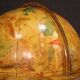 Grand globe en bois des années 70